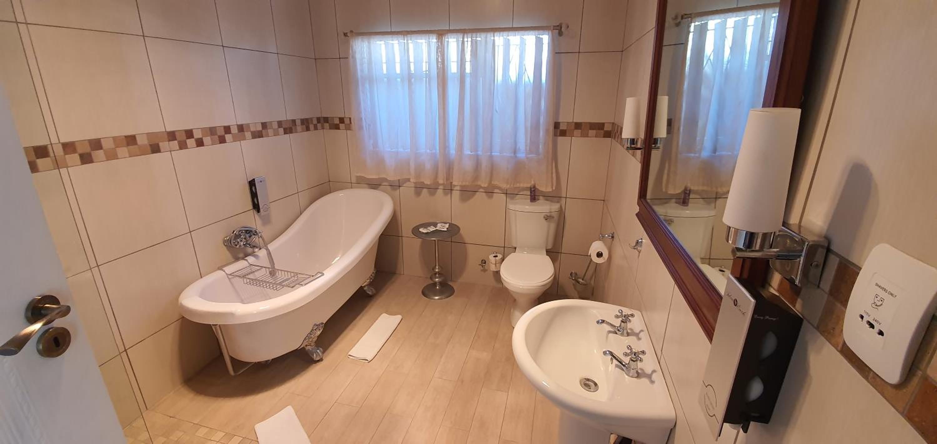 Deluxe Queen Room - Photo 6