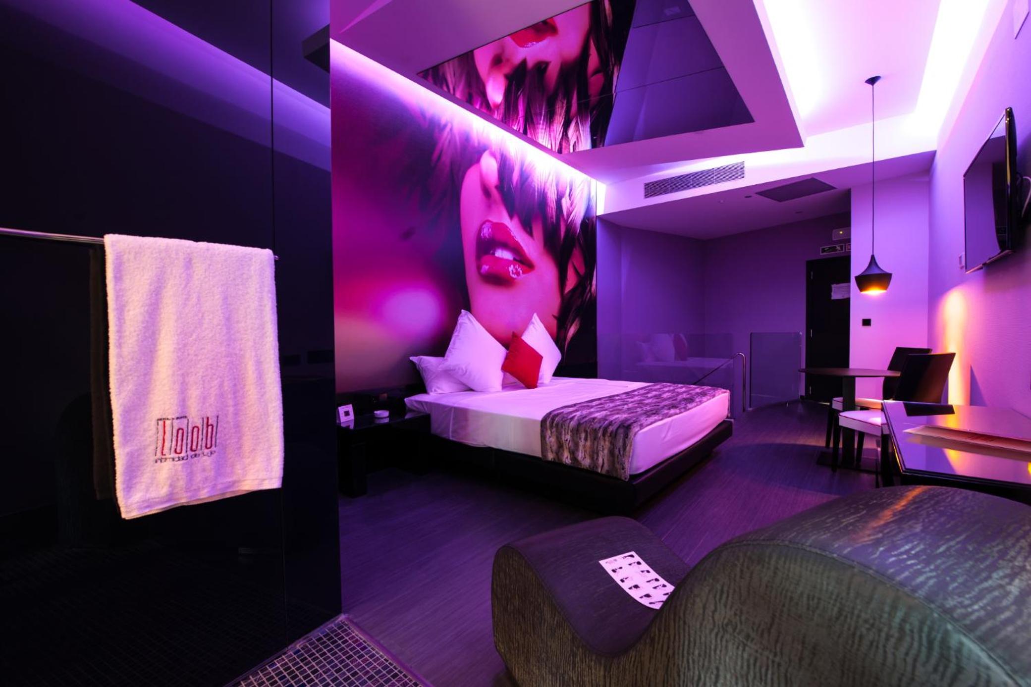 Double Room - Photo 7