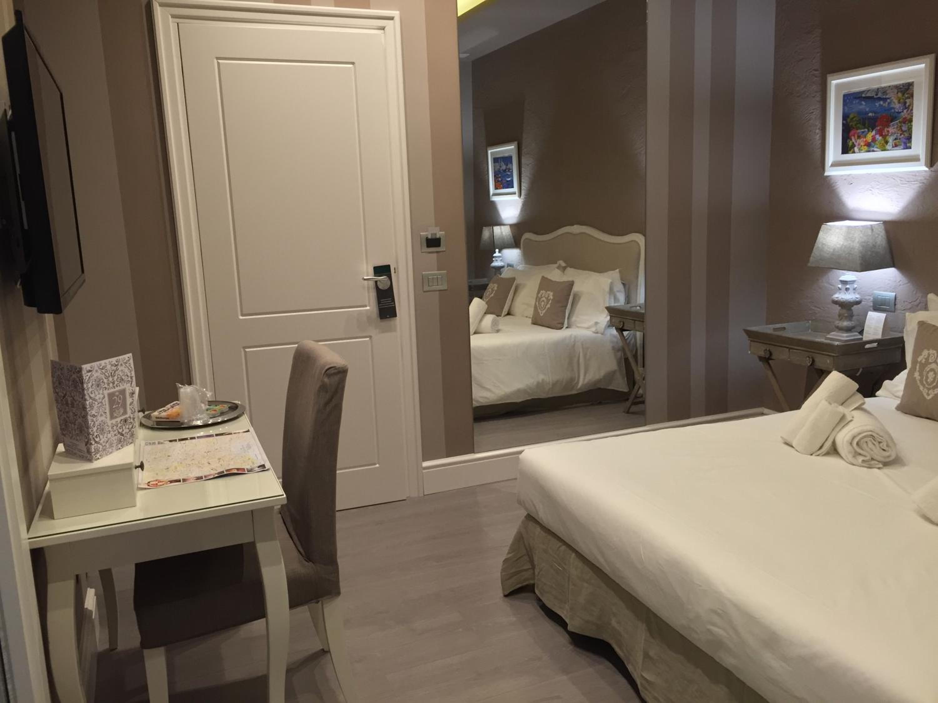 Double Room with Jacuzzi photo 3