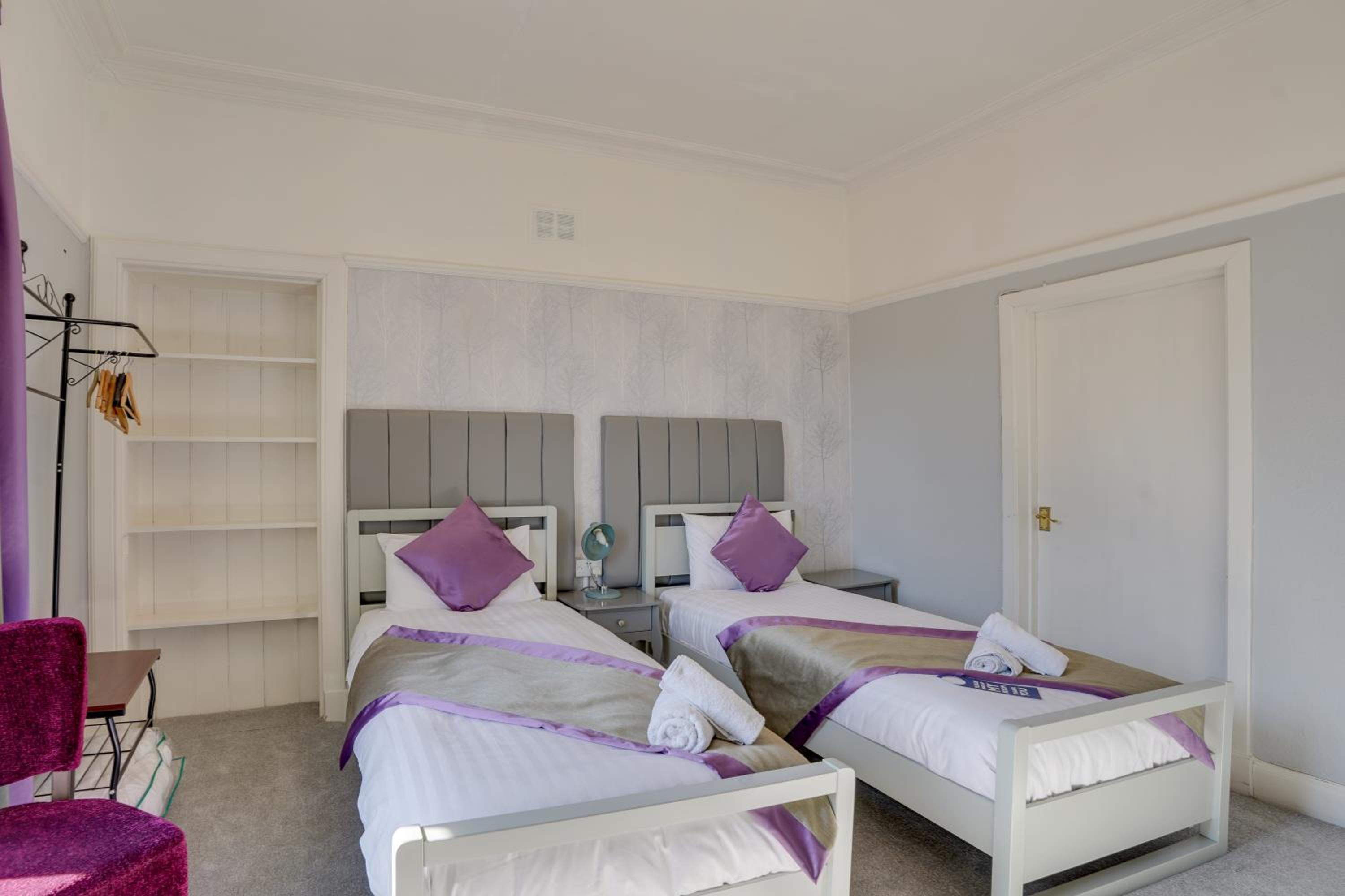 Twin Room with Bathroom photo 3