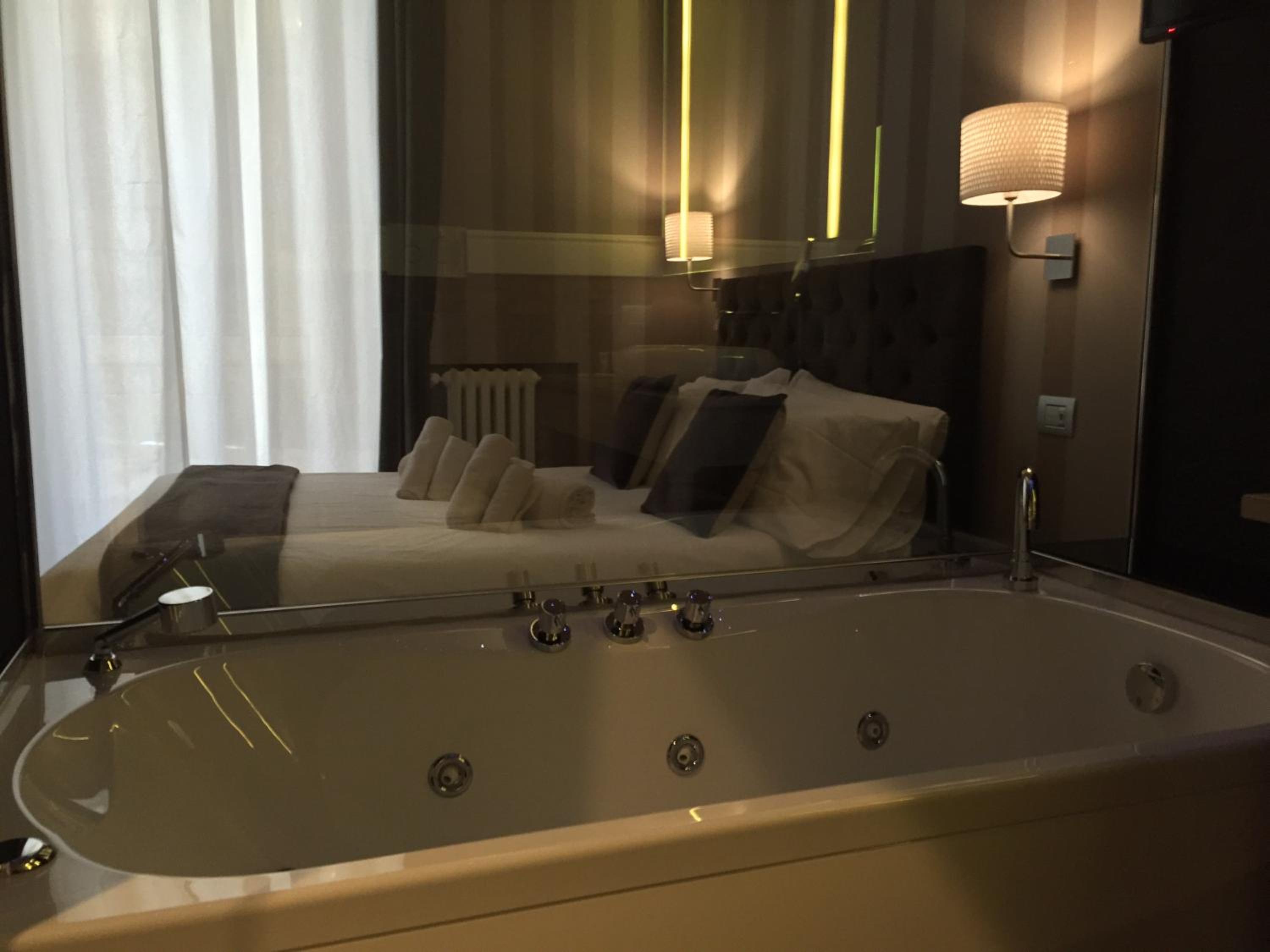 Suite with Spa Bath photo 3