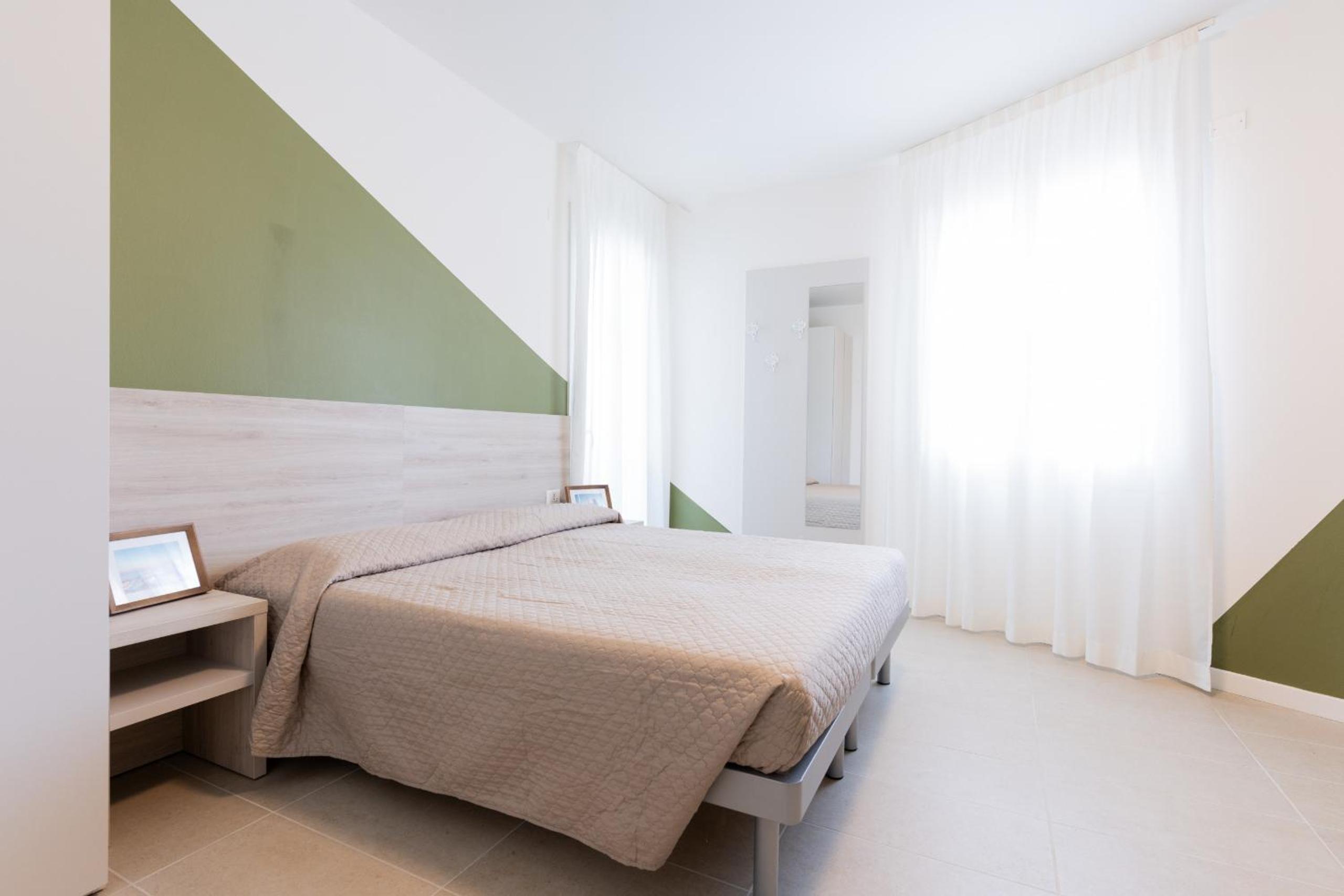 One-Bedroom Apartment with Garden photo 2