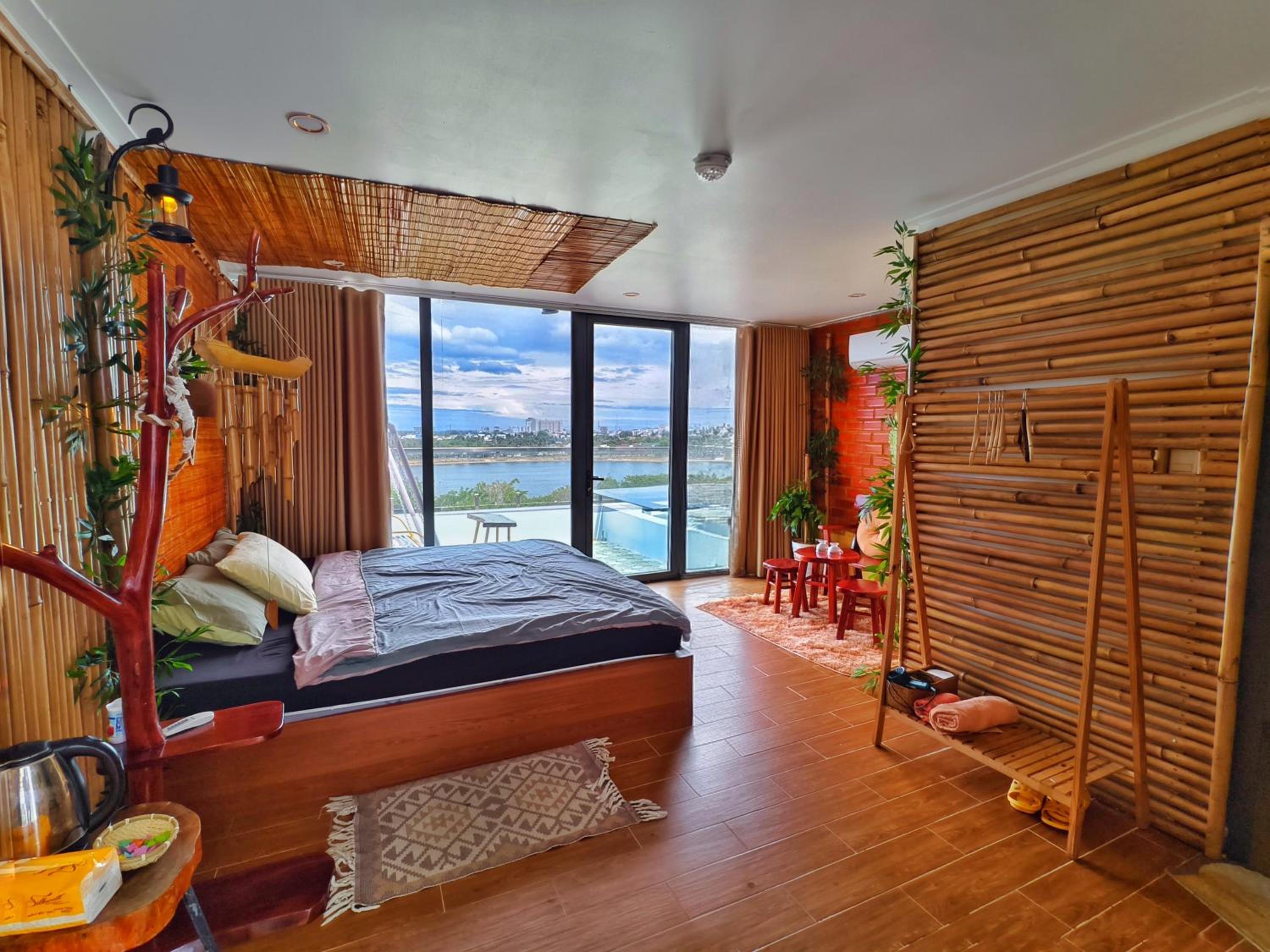 Single Room with Lake View