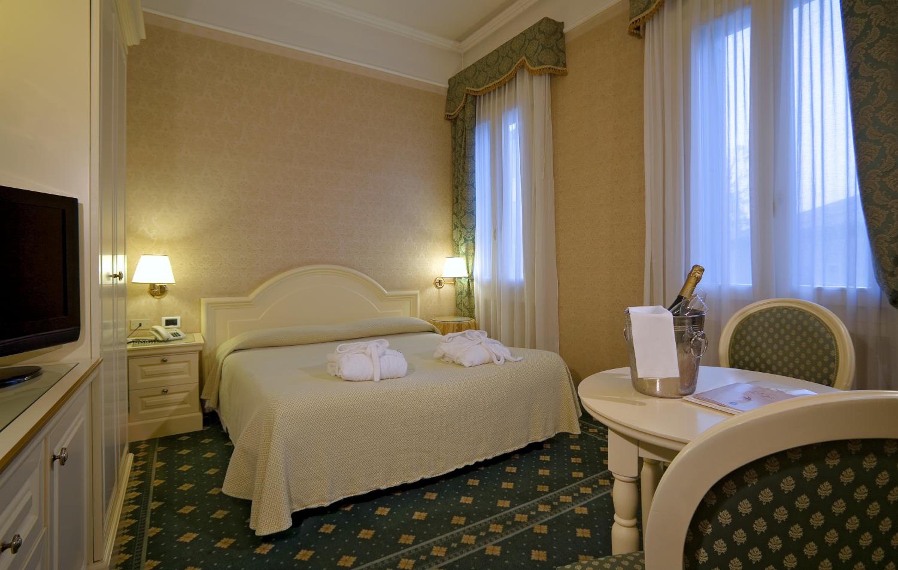 Comfort Double Room with Balcony - Photo 1
