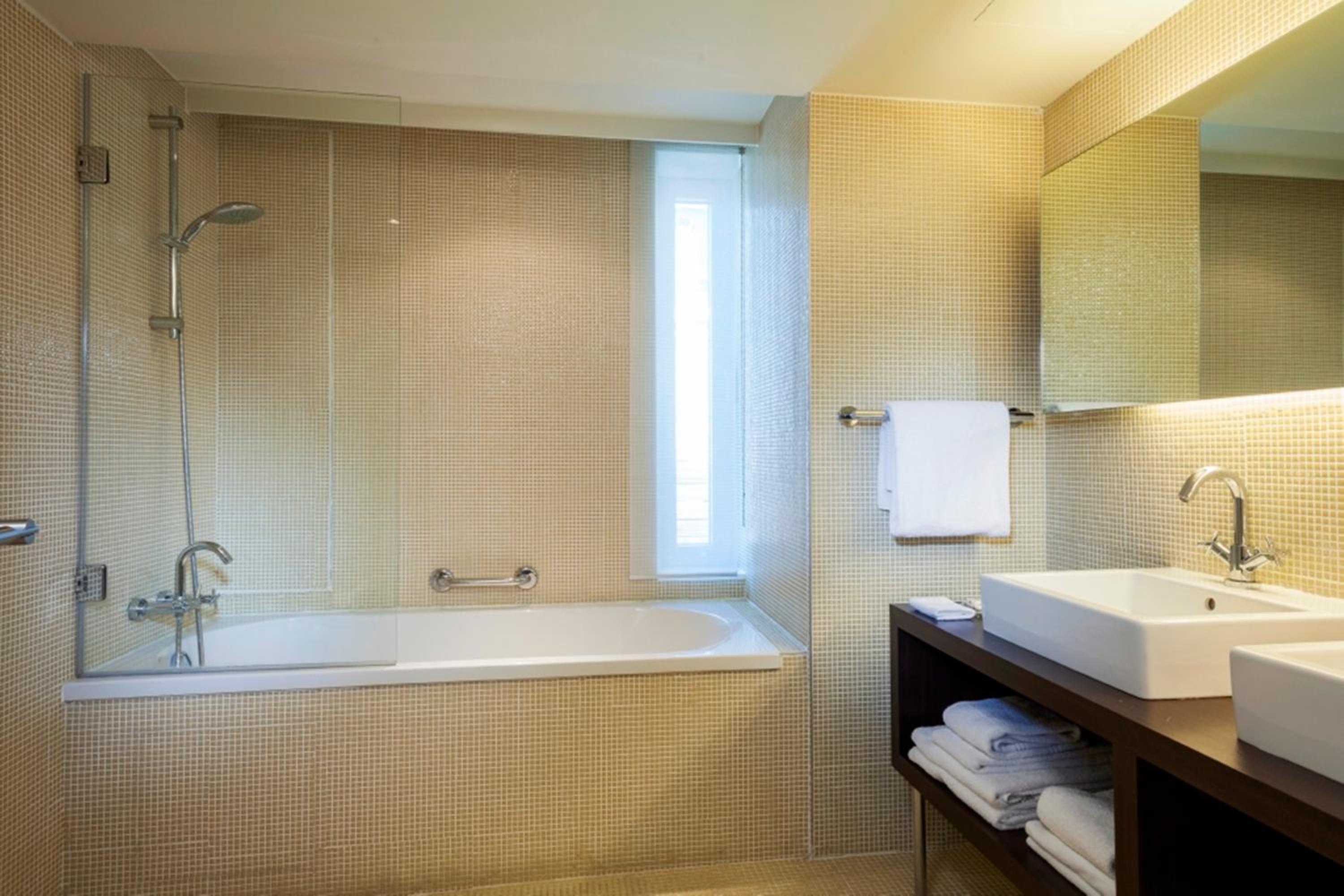 Junior Suite with Terrace - Photo 4