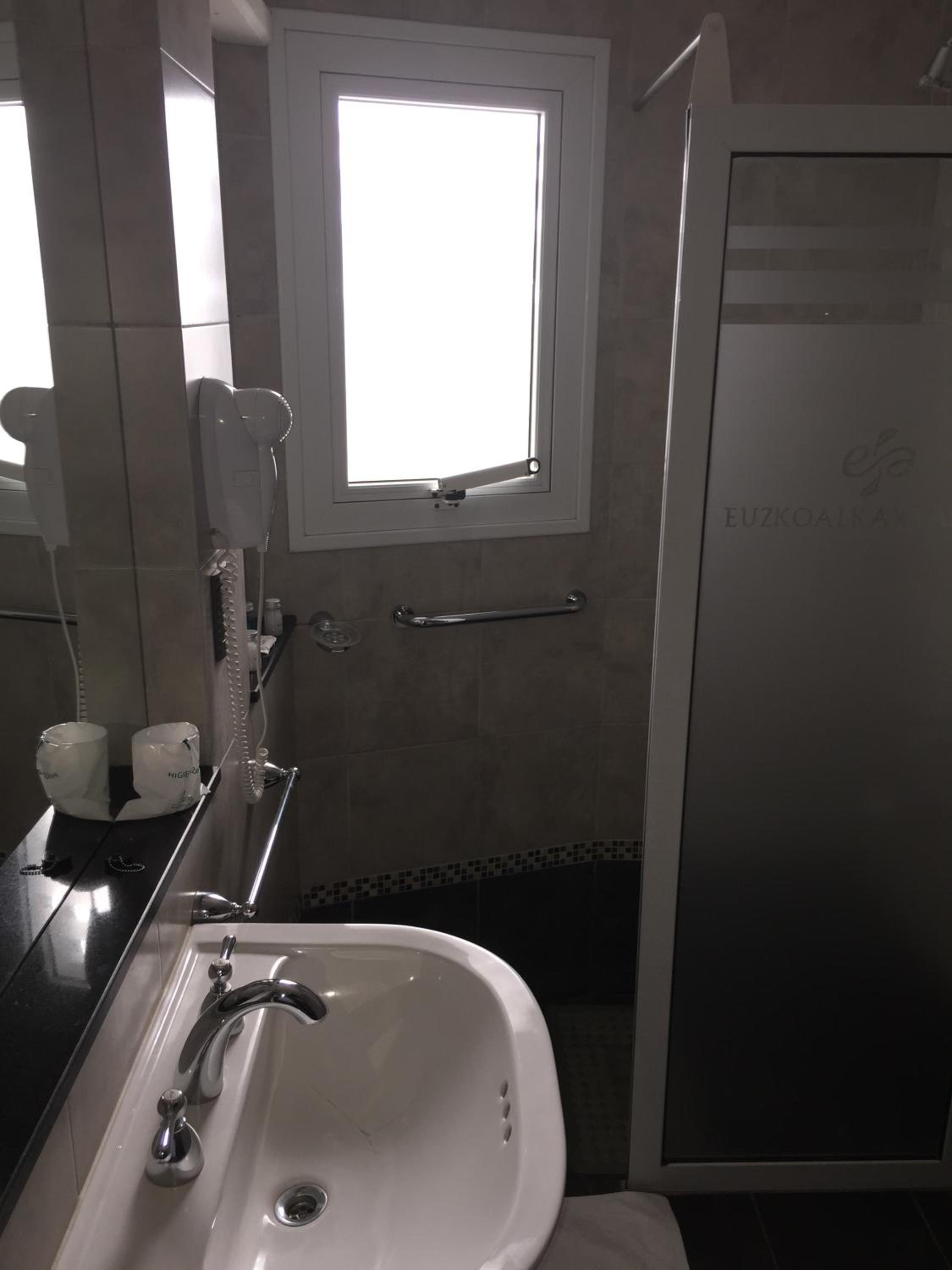 Standard Double or Twin Room photo 3