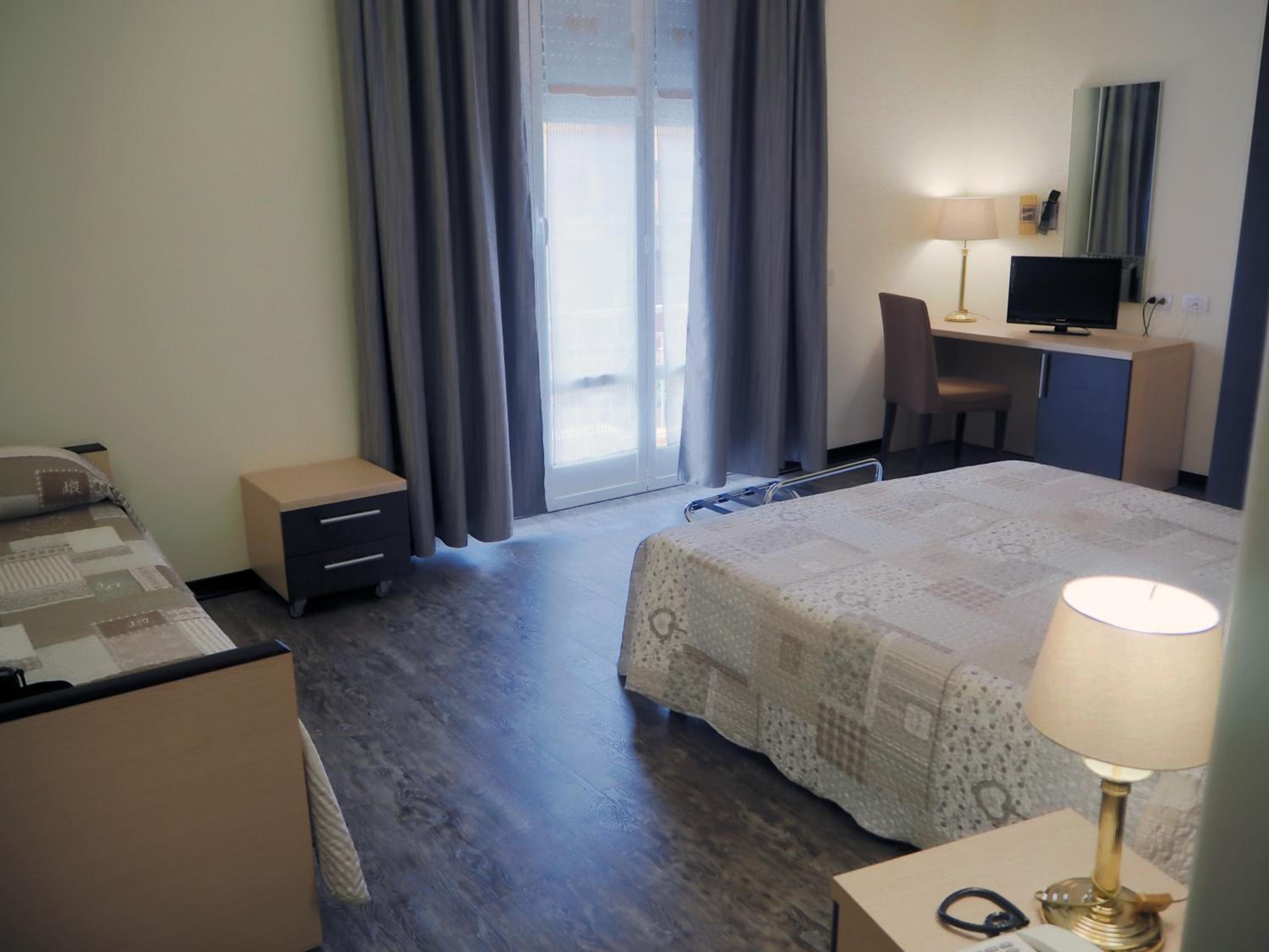 Standard Triple Room - Photo 7