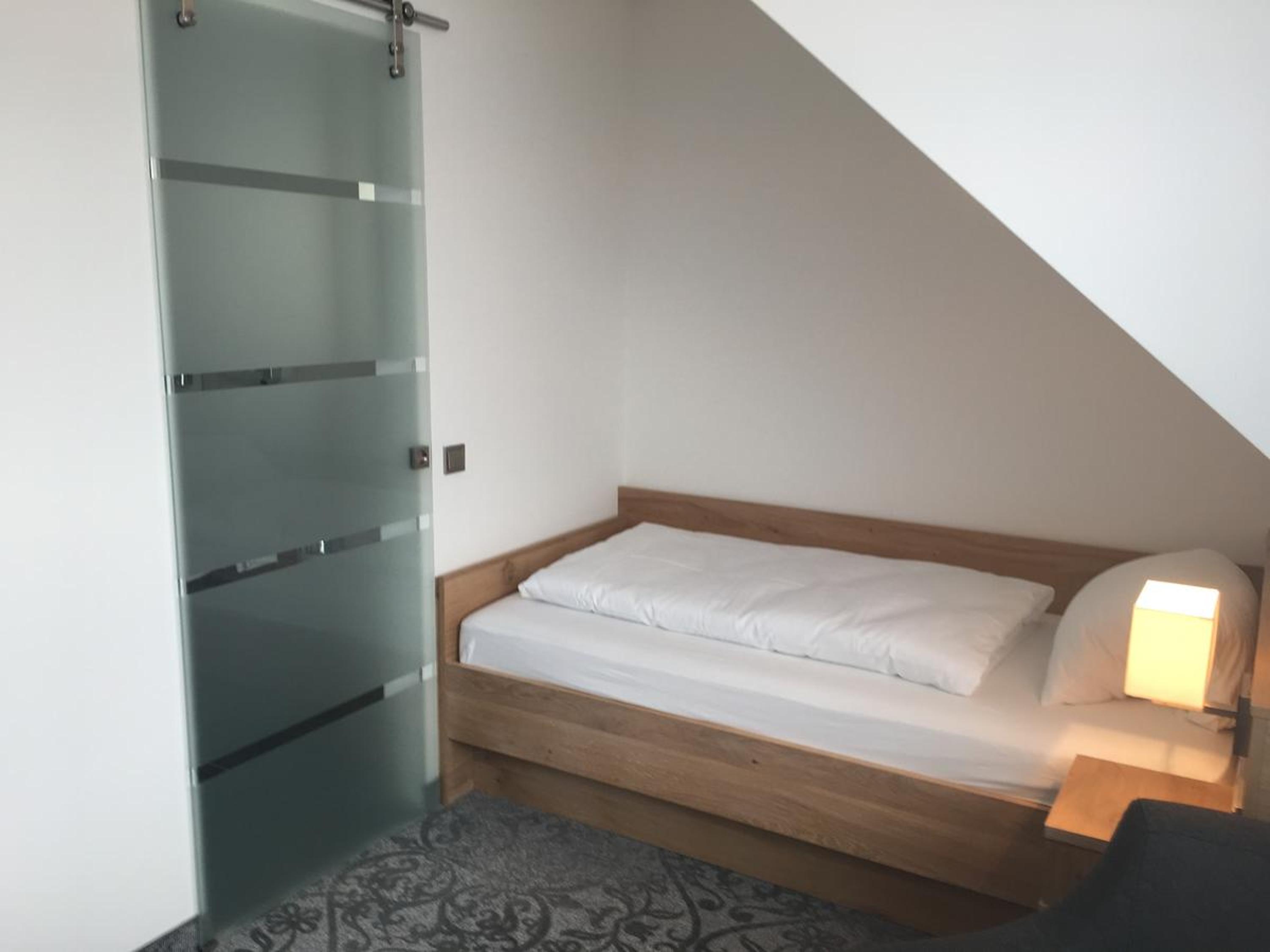 Single Room (with Air Conditioning) photo 3