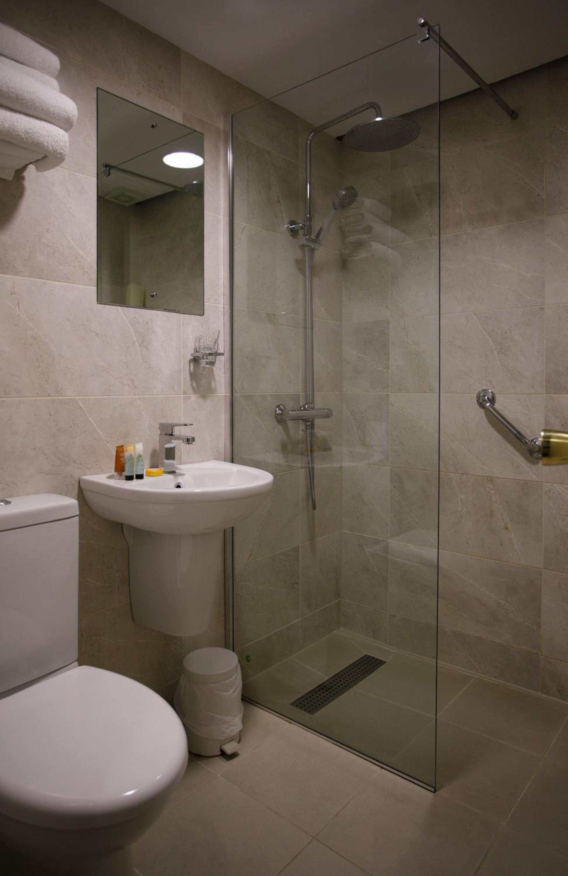 Standard Double Room - Photo 3