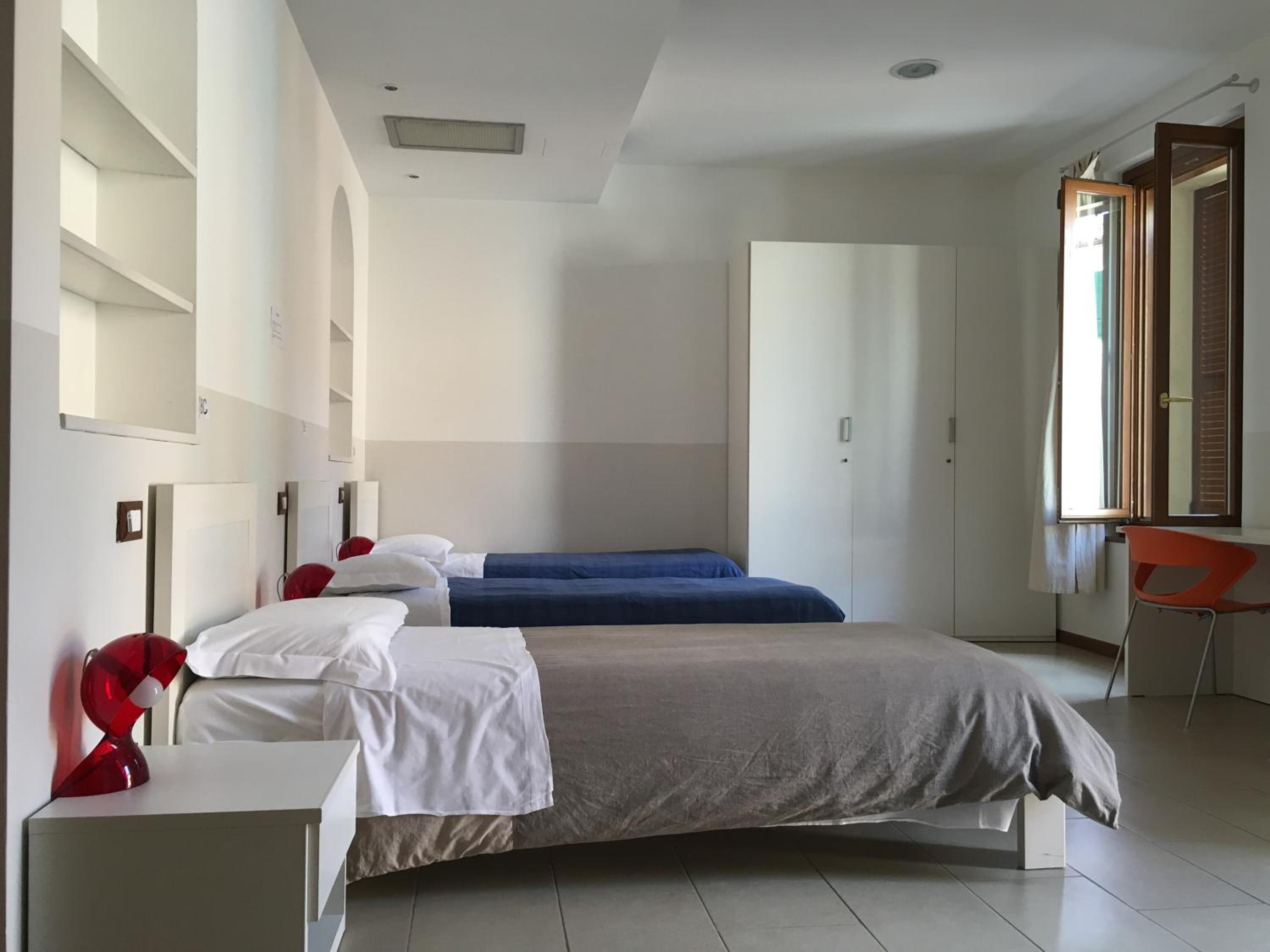 Single Bed in 4-Bed Male Dormitory Room photo 3