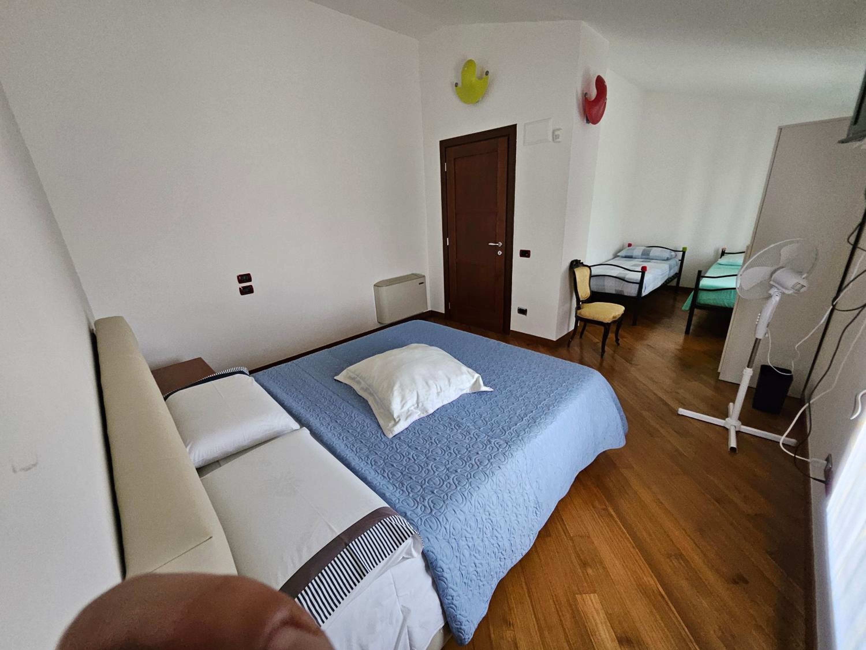 Double Room with Shared Bathroom photo 1