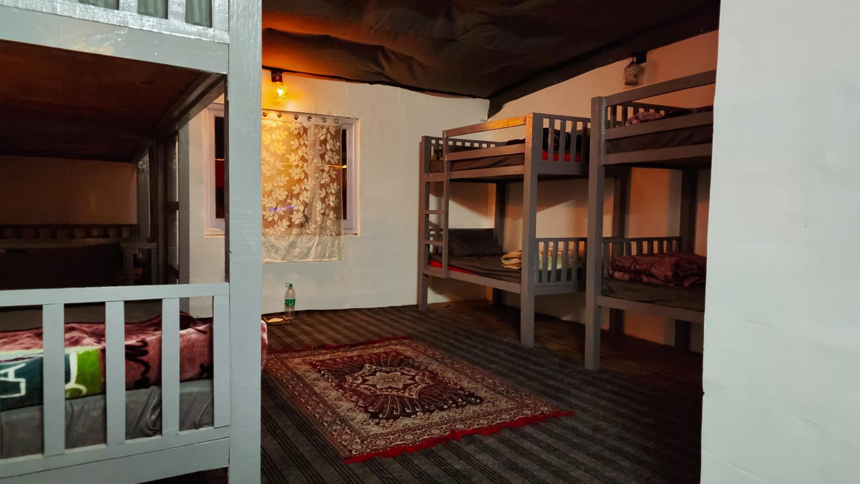 Bed in 8-Bed Mixed Dormitory Room photo 2
