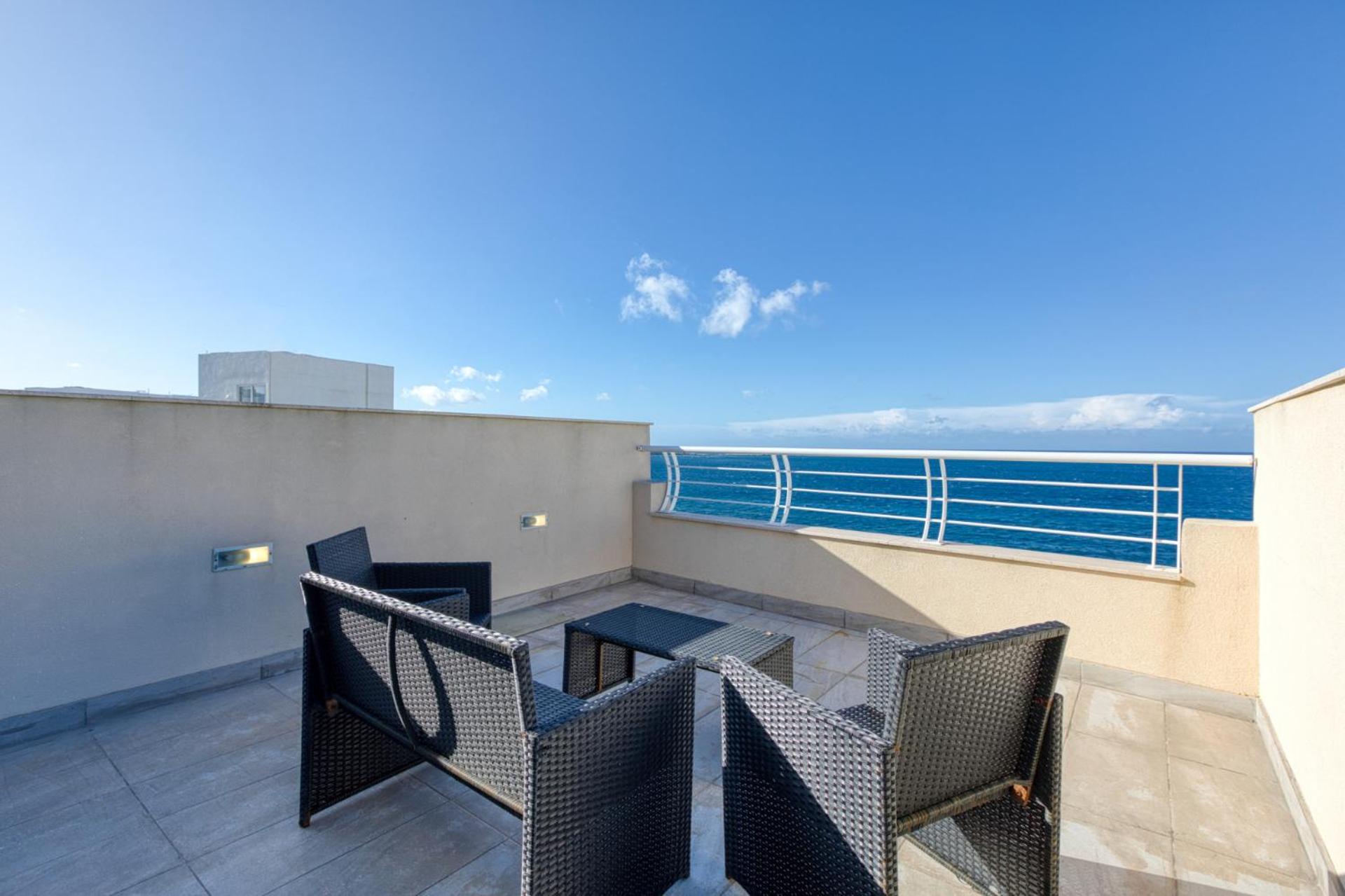 Studio with Sea View