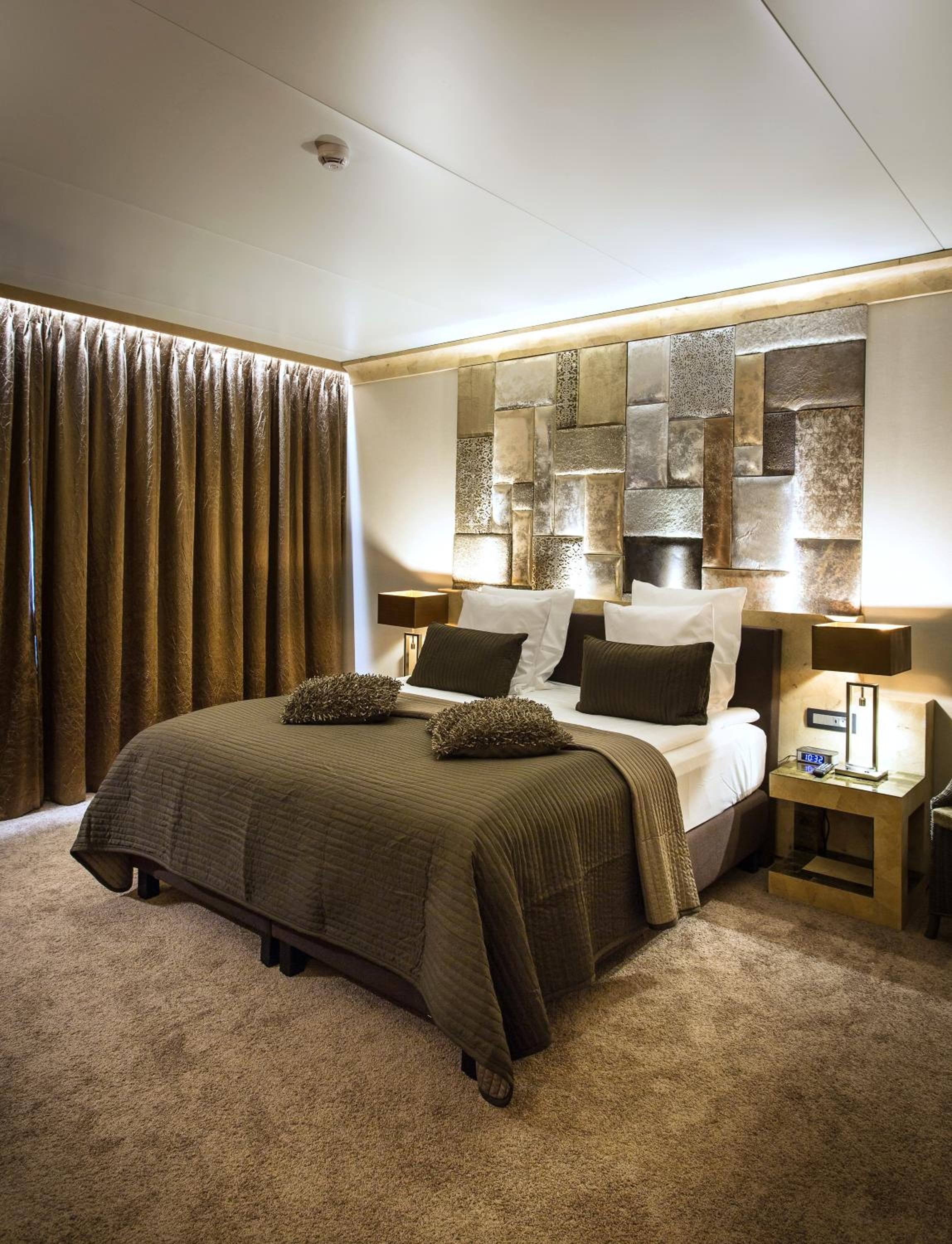 Deluxe King Room - Photo 6