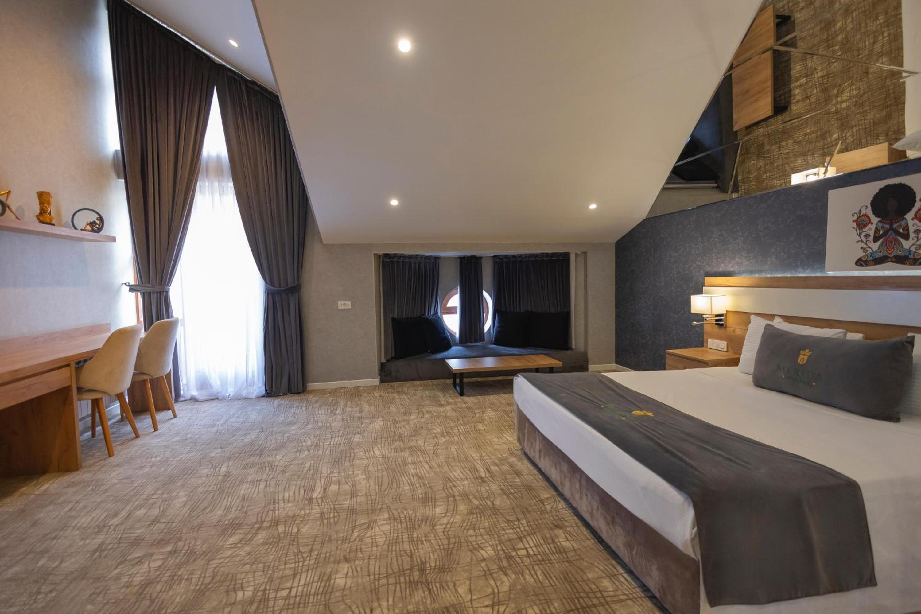 Junior Suite with Balcony photo 1