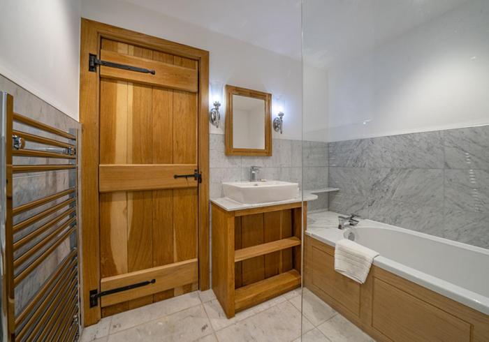 Superior King Room - Photo 5