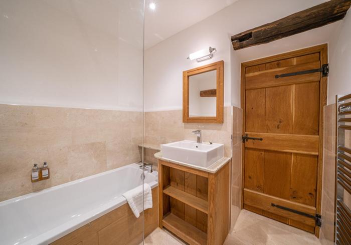 Standard King Room - Photo 2
