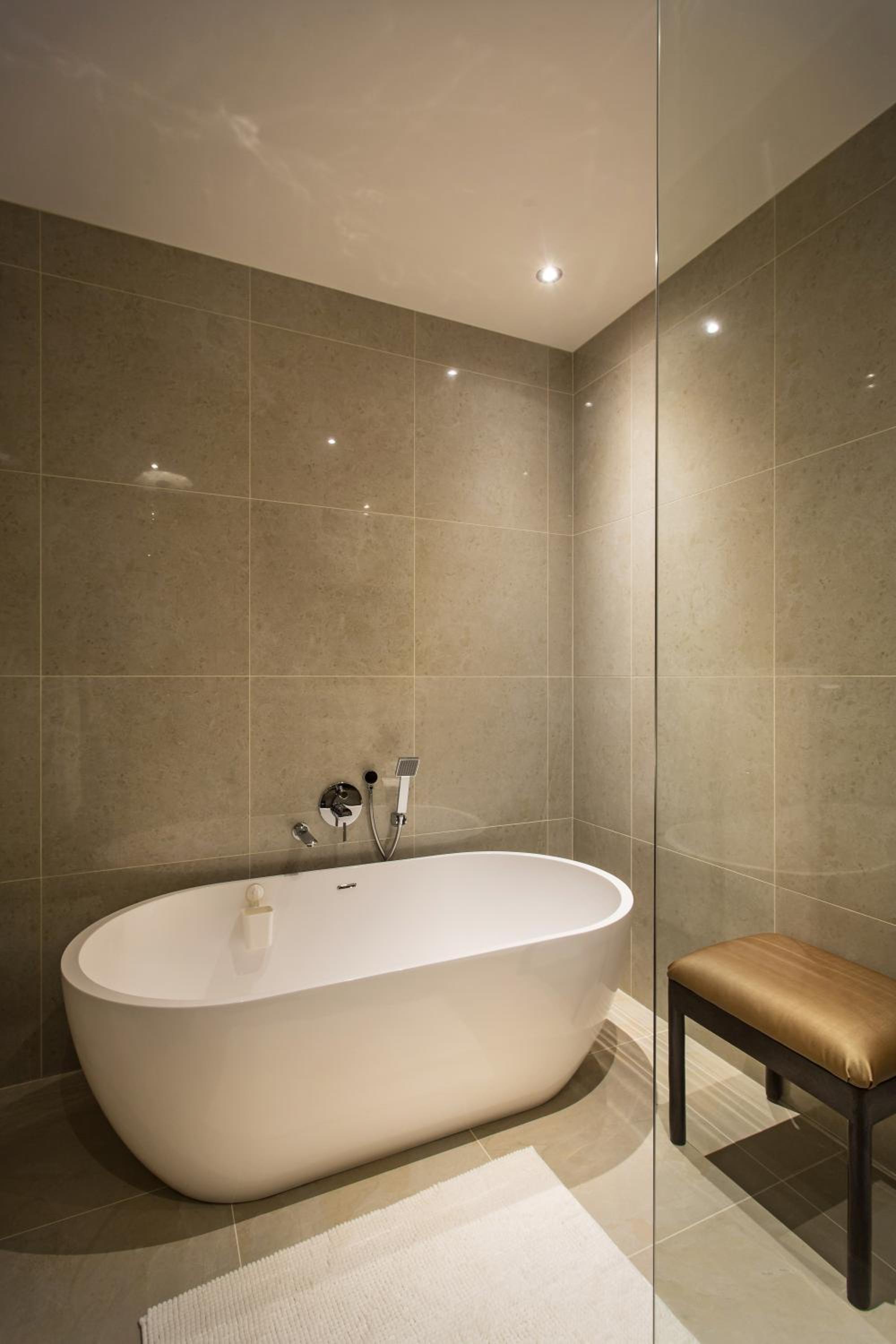 Deluxe King Room - Photo 10