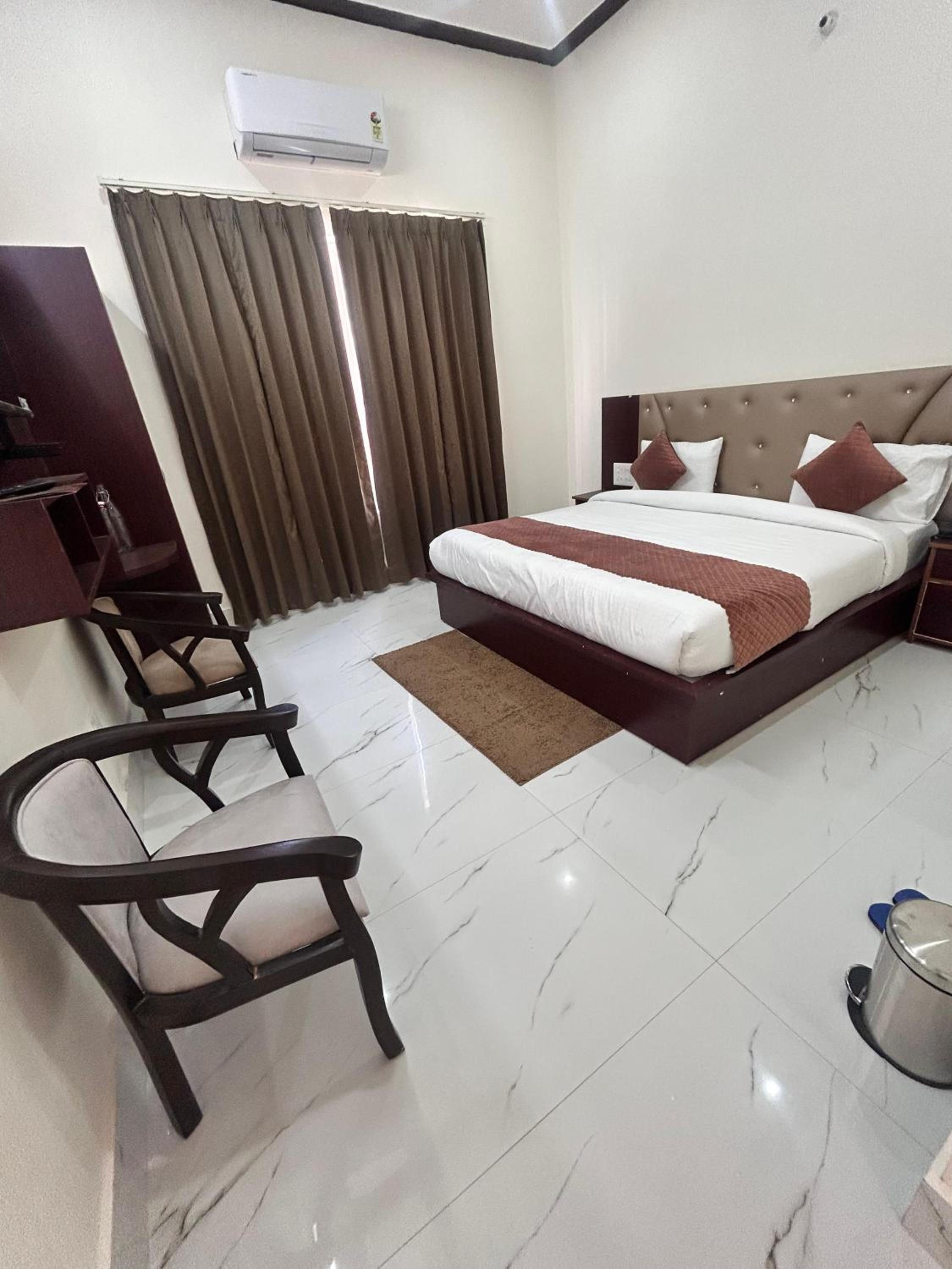 Deluxe Double Room photo 3
