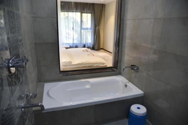 Deluxe Double Room with Bath photo 2