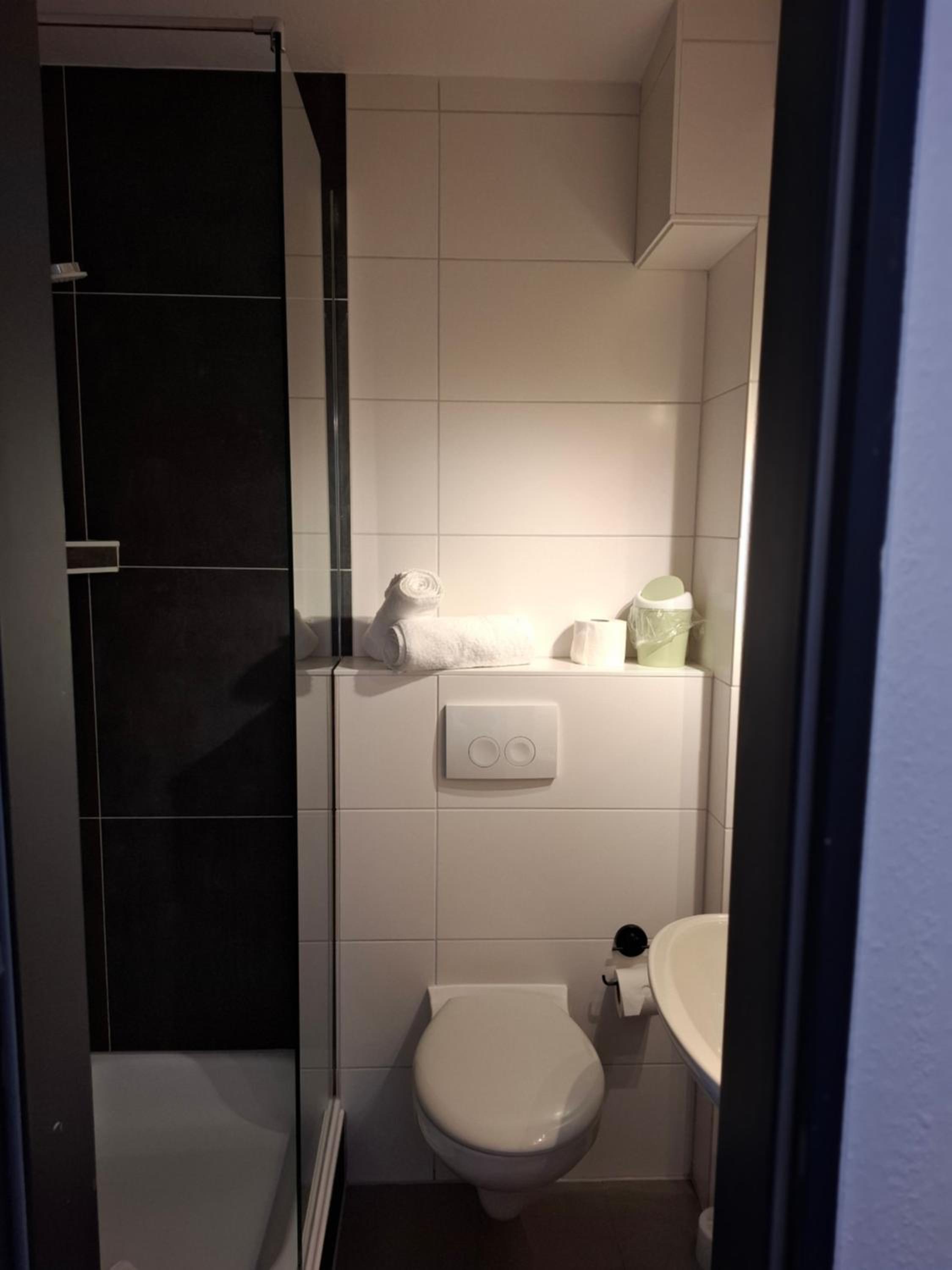 Small Double Room - Photo 7