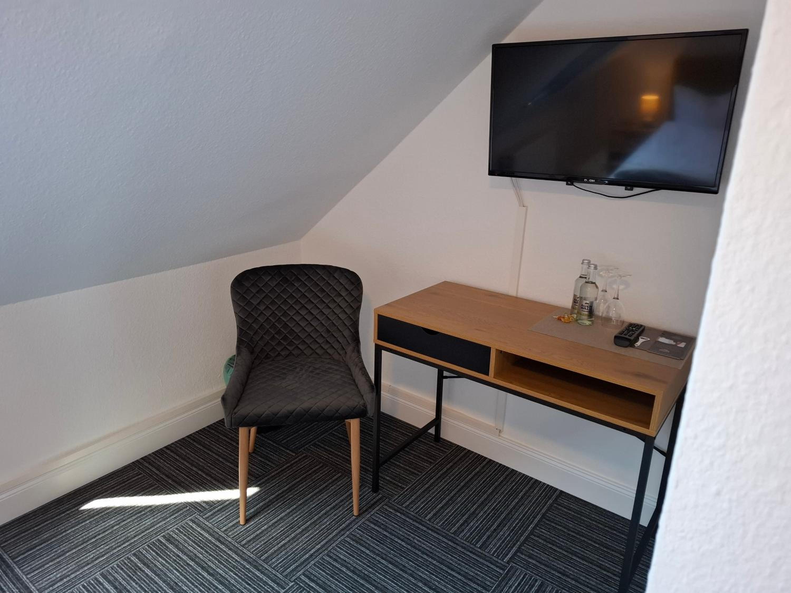 Small Double Room - Photo 9