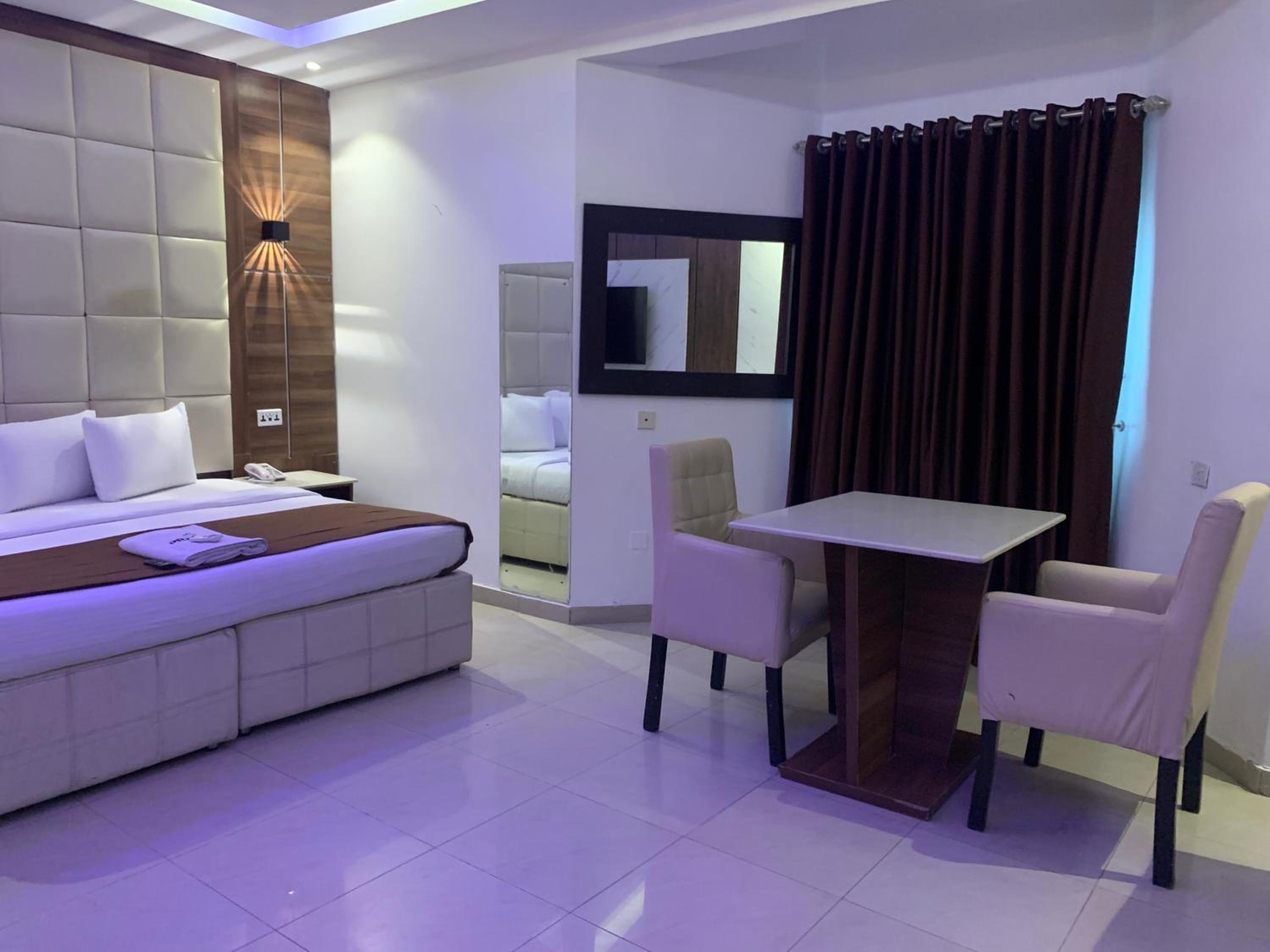 Standard Room (Breakfast for 1)
