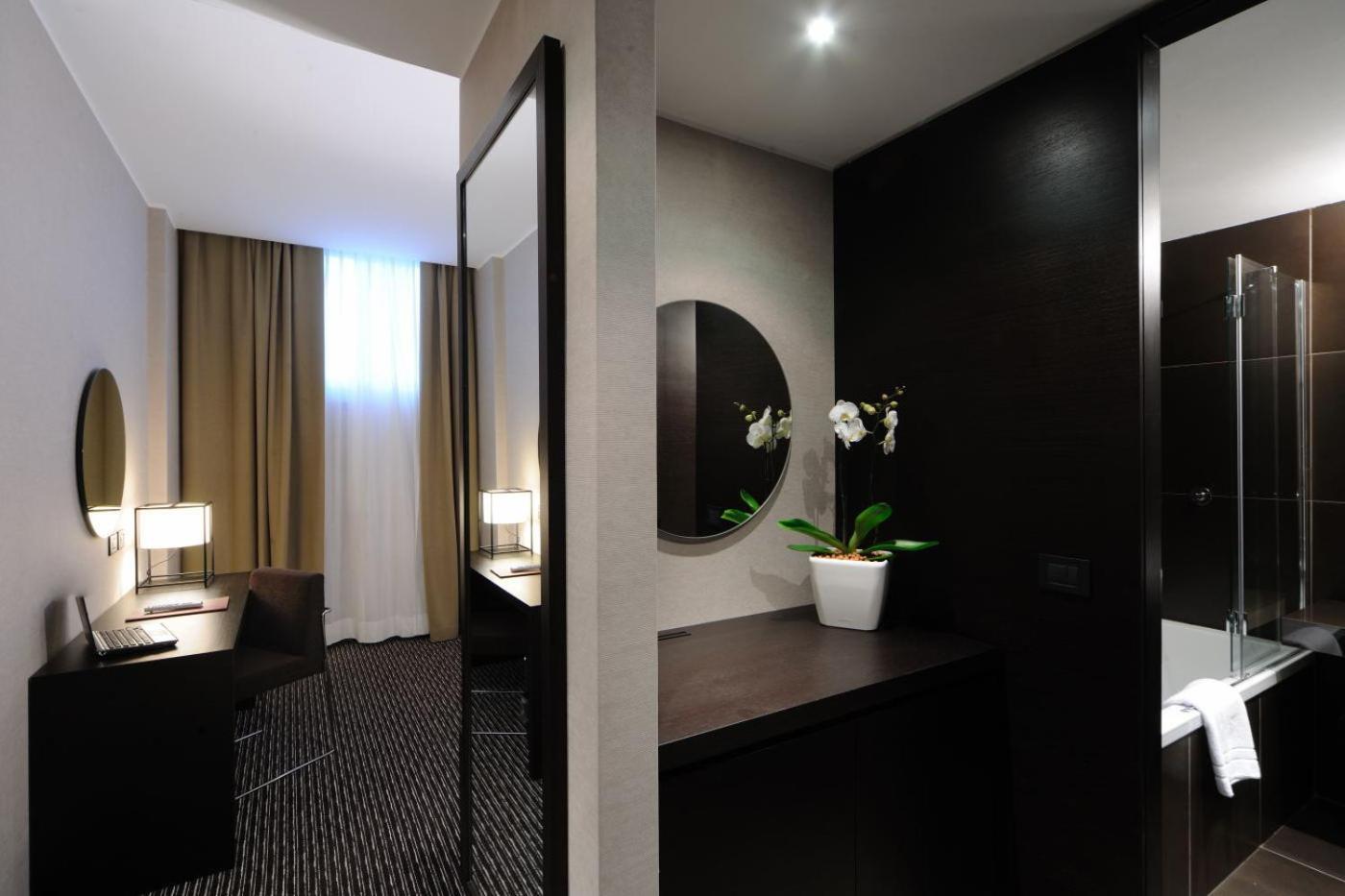 Double or Twin Room - Photo 7