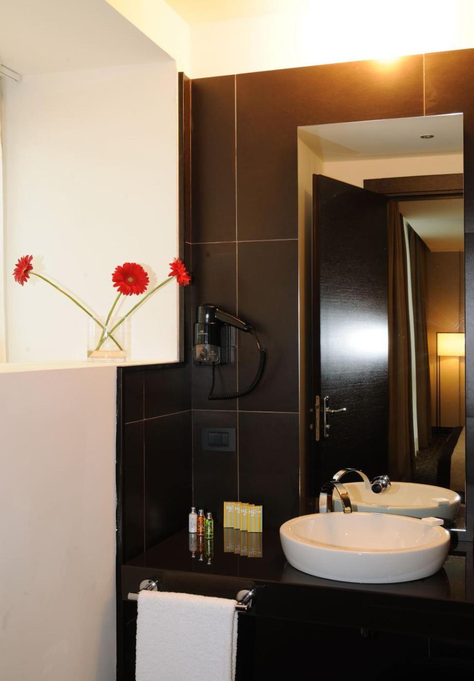 Double or Twin Room - Photo 15