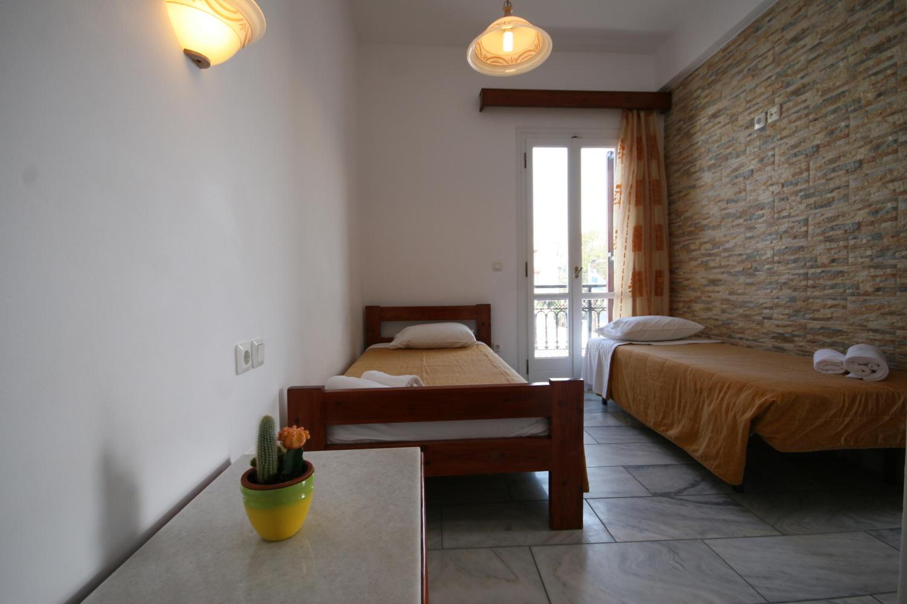 Suite - Photo 19