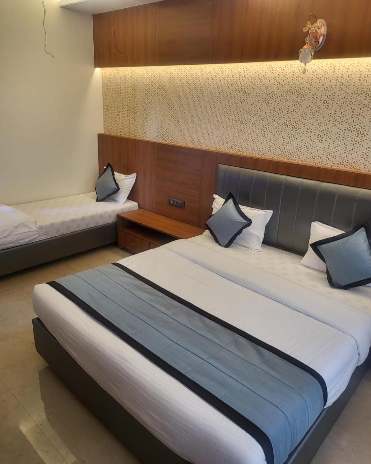 Double or Twin Room photo 3