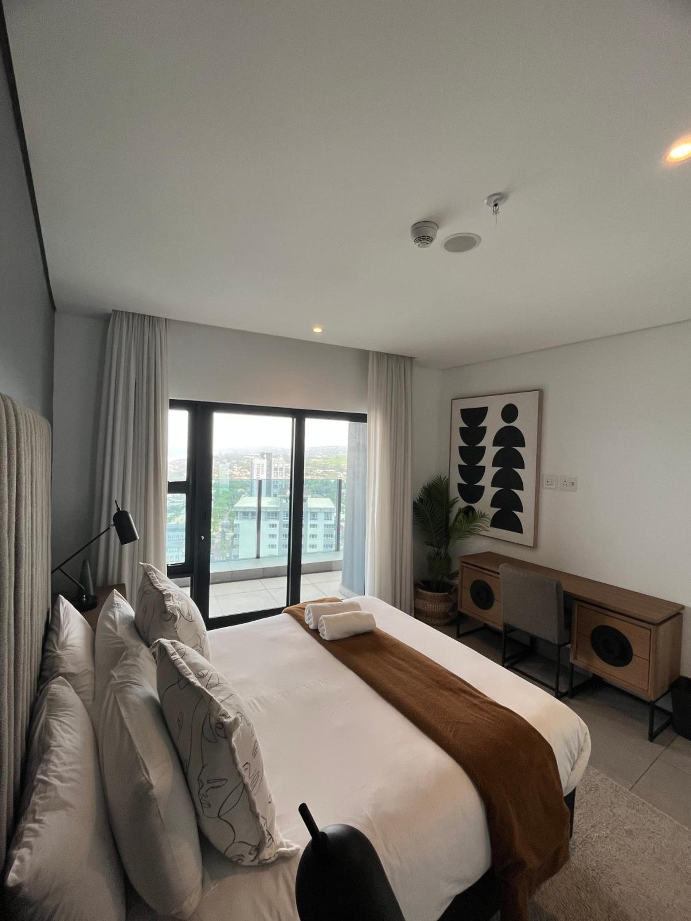 Two-Bedroom Apartment with Balcony and Sea View photo 2
