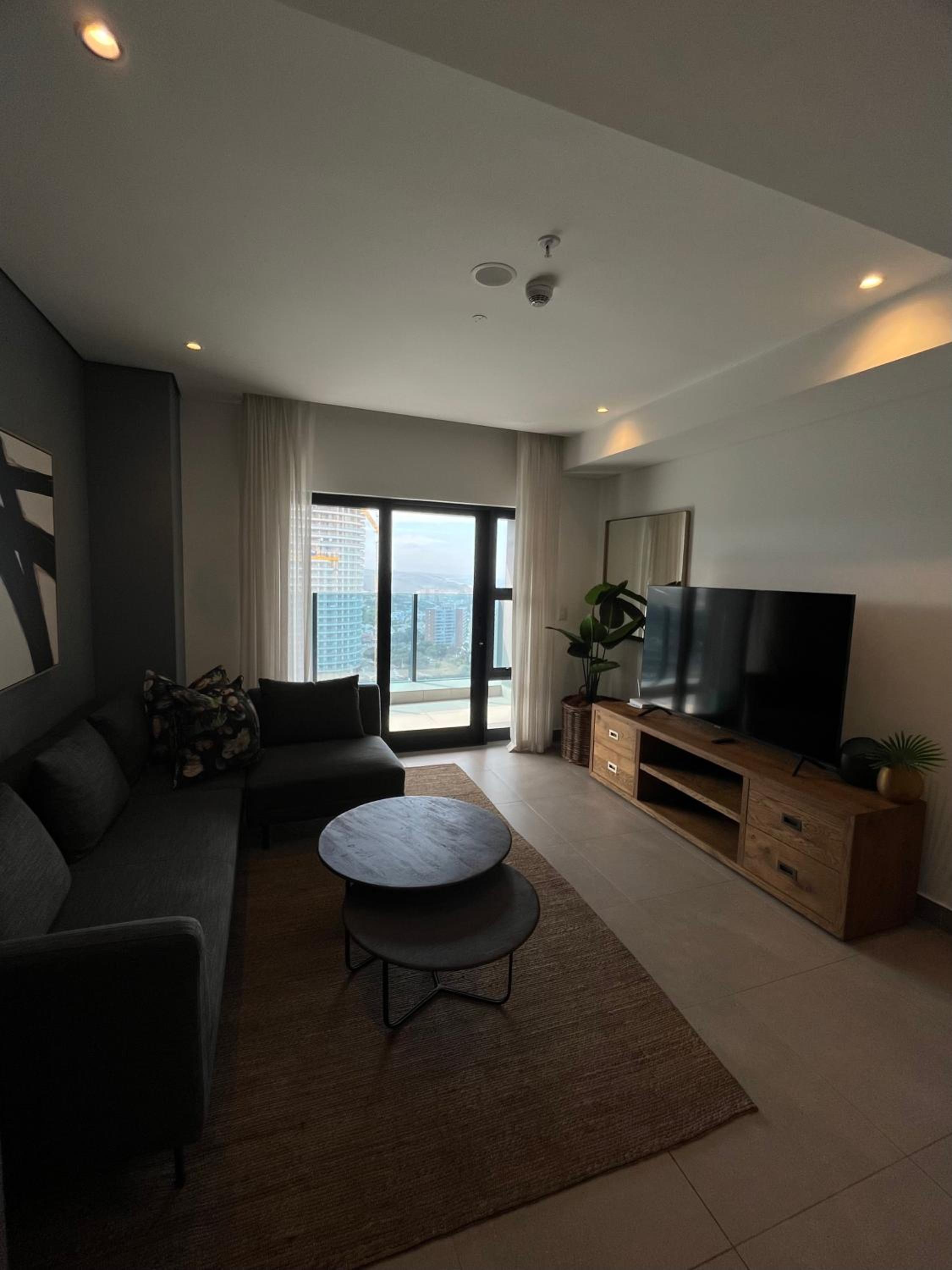 One-Bedroom Apartment with Sea View and Balcony photo 1