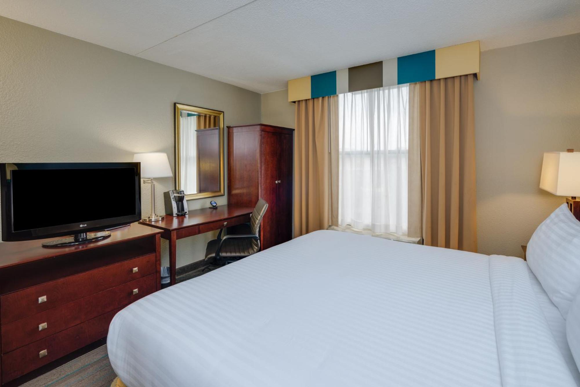 Standard King Room - Photo 3
