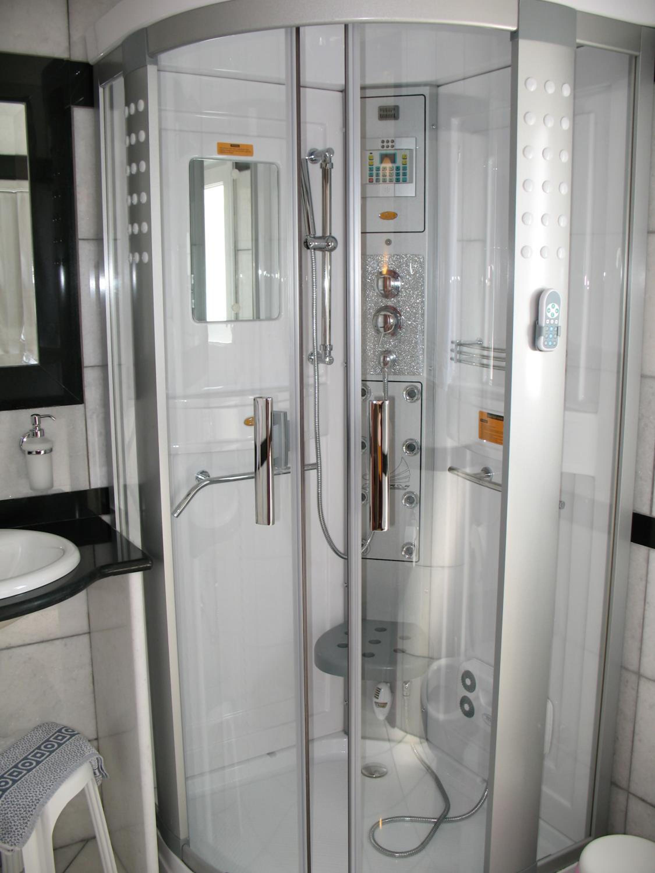 Double or Twin Room - Photo 11