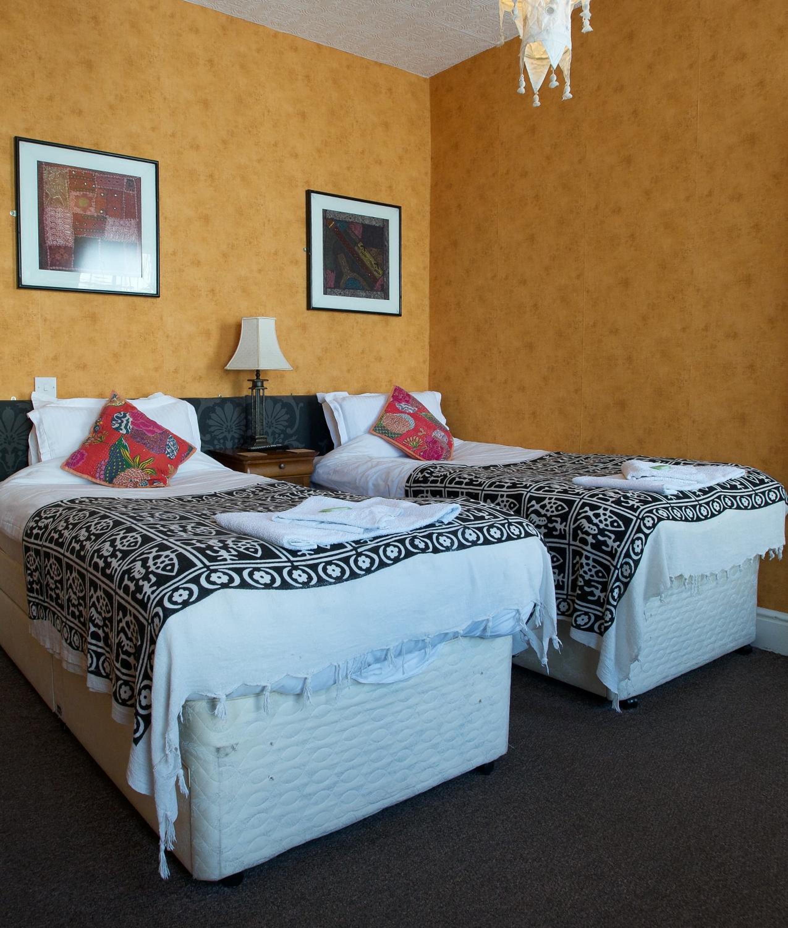 Twin Room with Private Bathroom