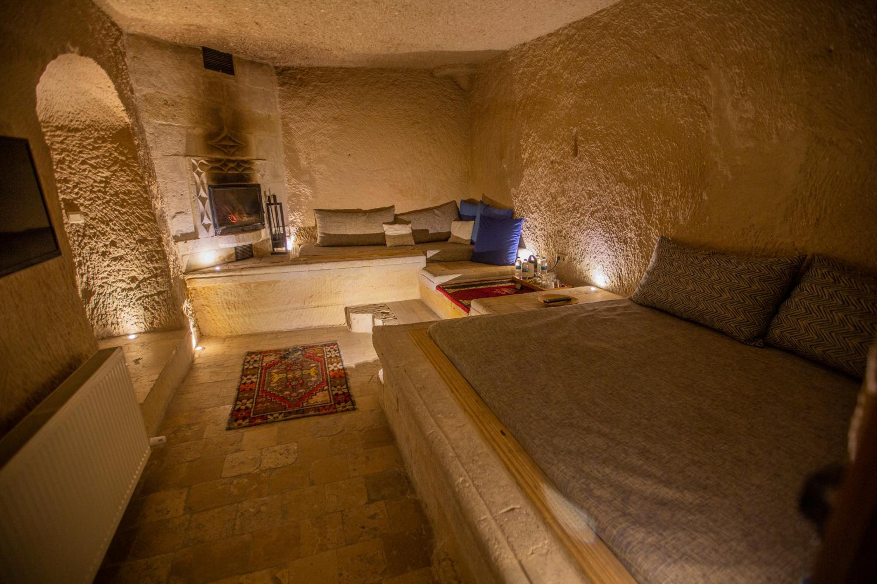 Deluxe Suite with Spa Bath - Photo 1