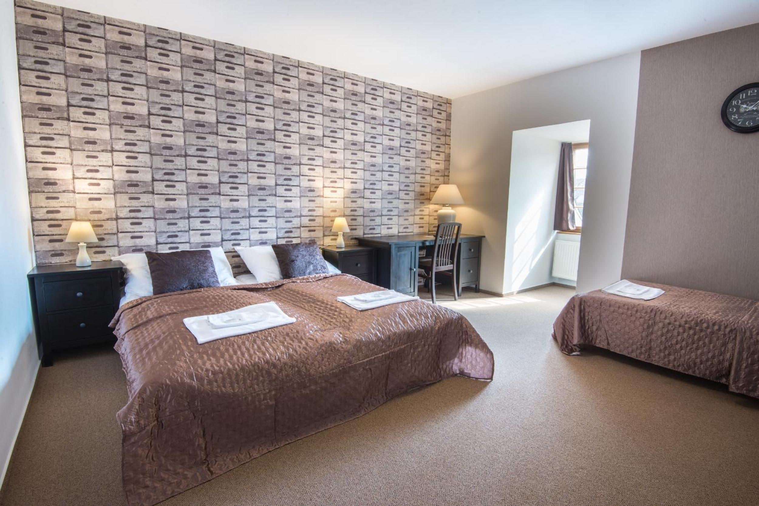 Double or Twin Room with Private Bathroom and Extra Bed photo 2