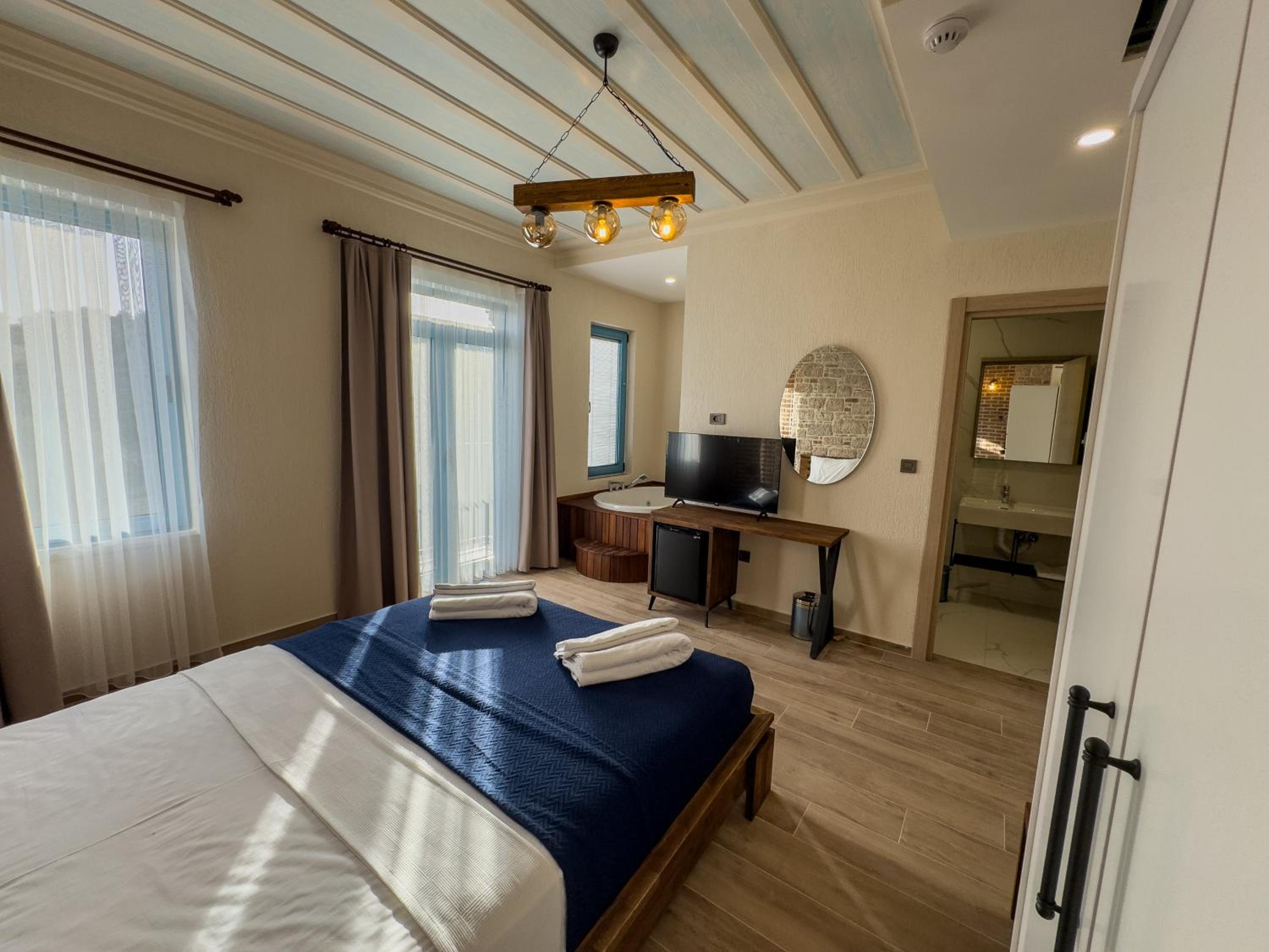 Deluxe Double Room with Bath photo 1