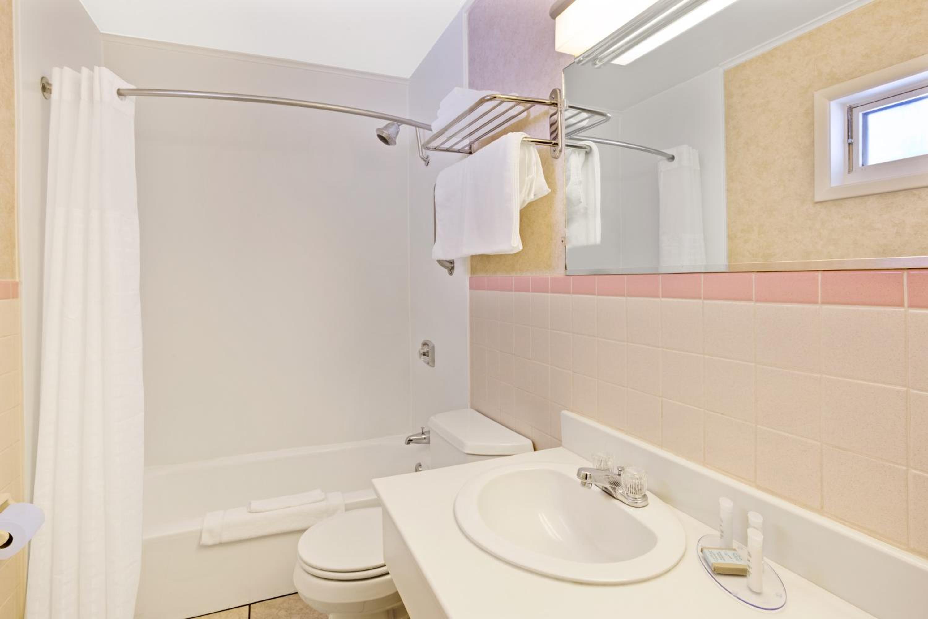 Double Room with Two Double Beds - Non-Smoking - Photo 9