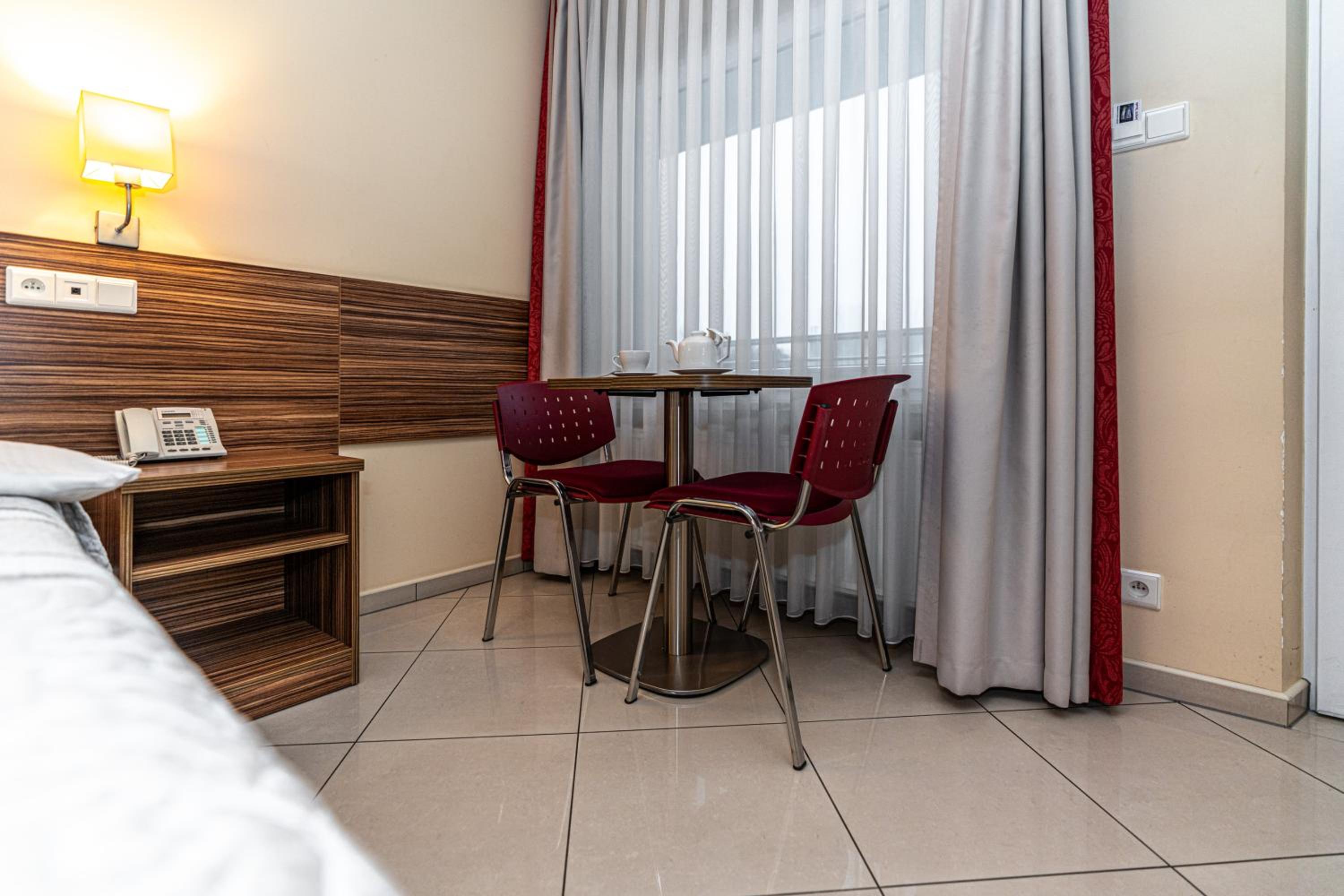 Small Single Room photo 2