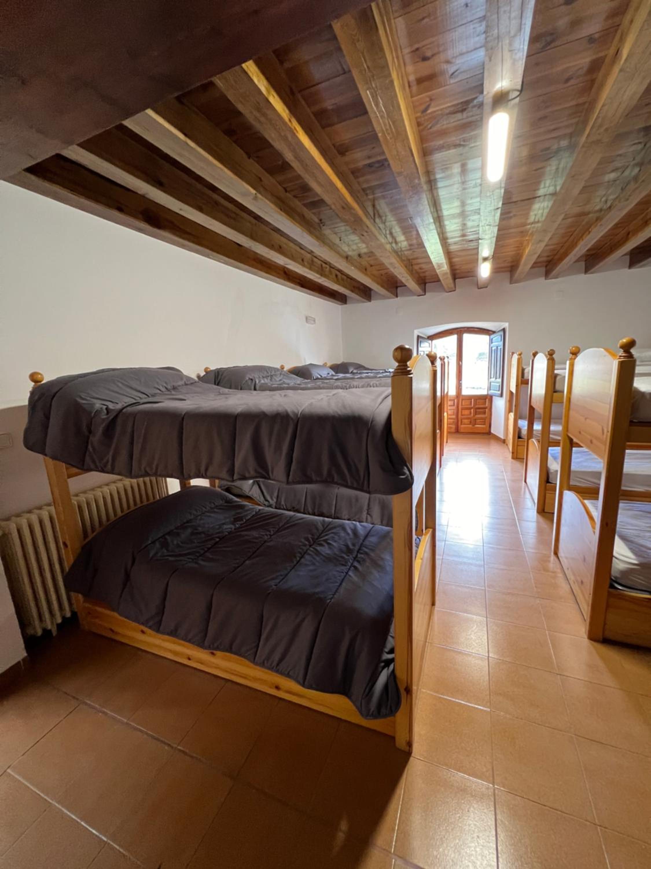 Single Bed in Mixed Dormitory Room