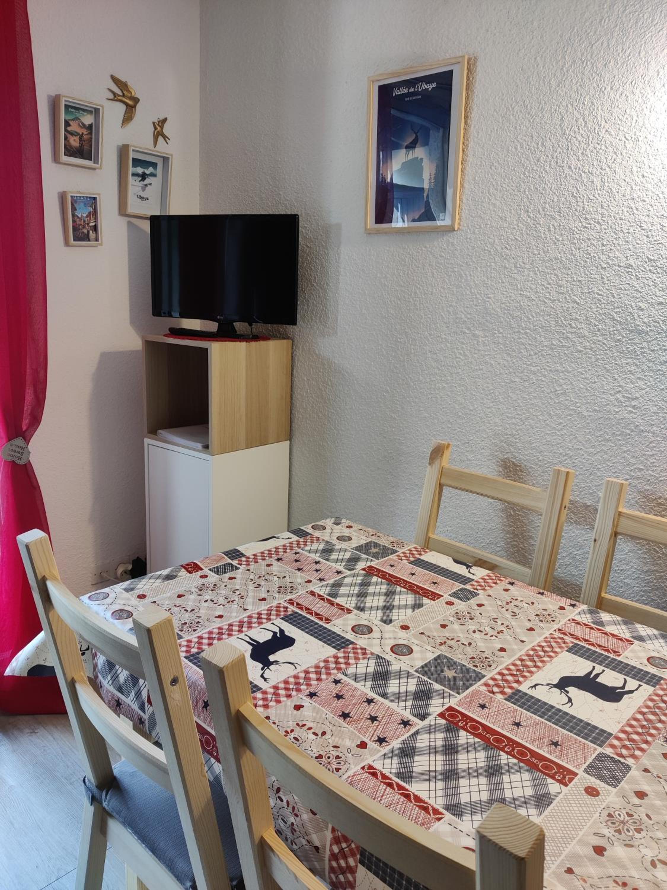 One-Bedroom Apartment photo 2