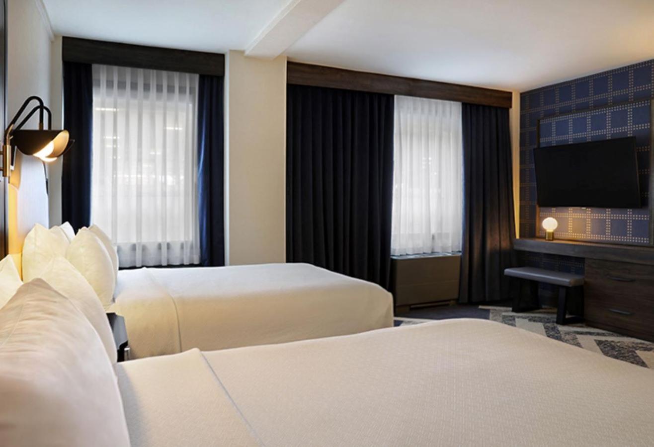 Queen Room with Two Queen Beds - Photo 3