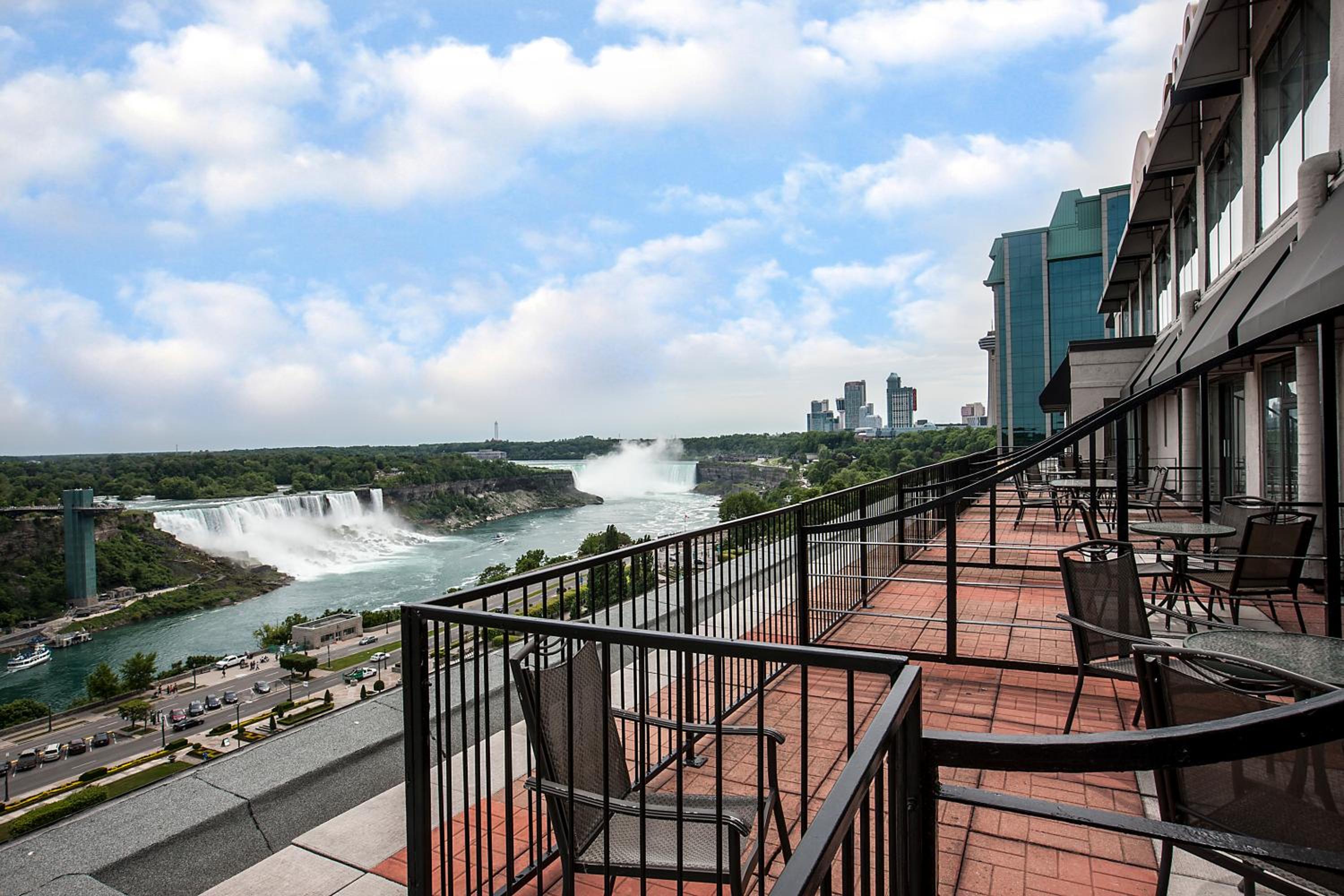 Queen Room with Balcony and Falls View - Photo 3