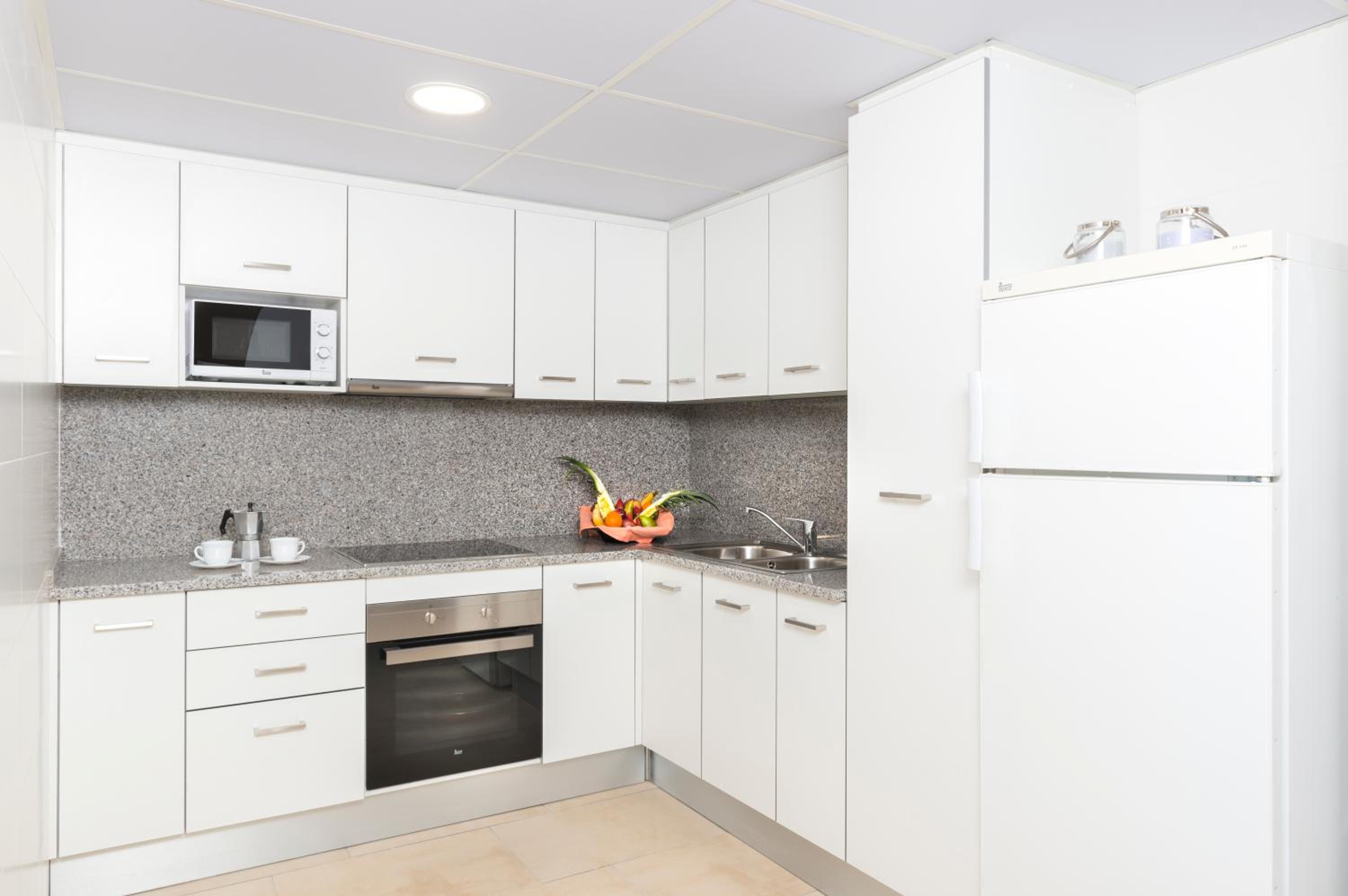 Two-Bedroom Apartment with Balcony (4-6 Adults) - Photo 10
