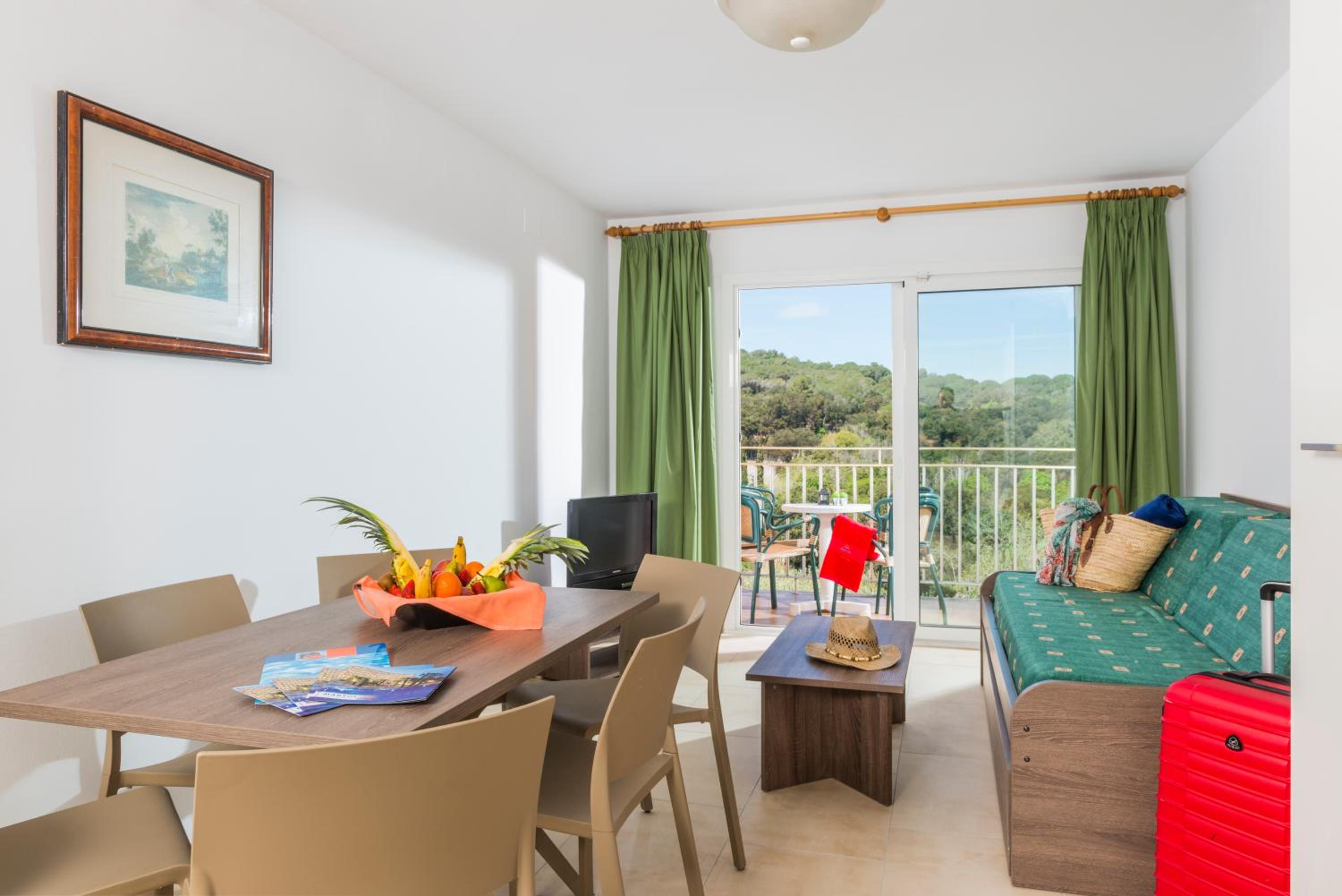 Two-Bedroom Apartment with Balcony (4-6 Adults) - Photo 2
