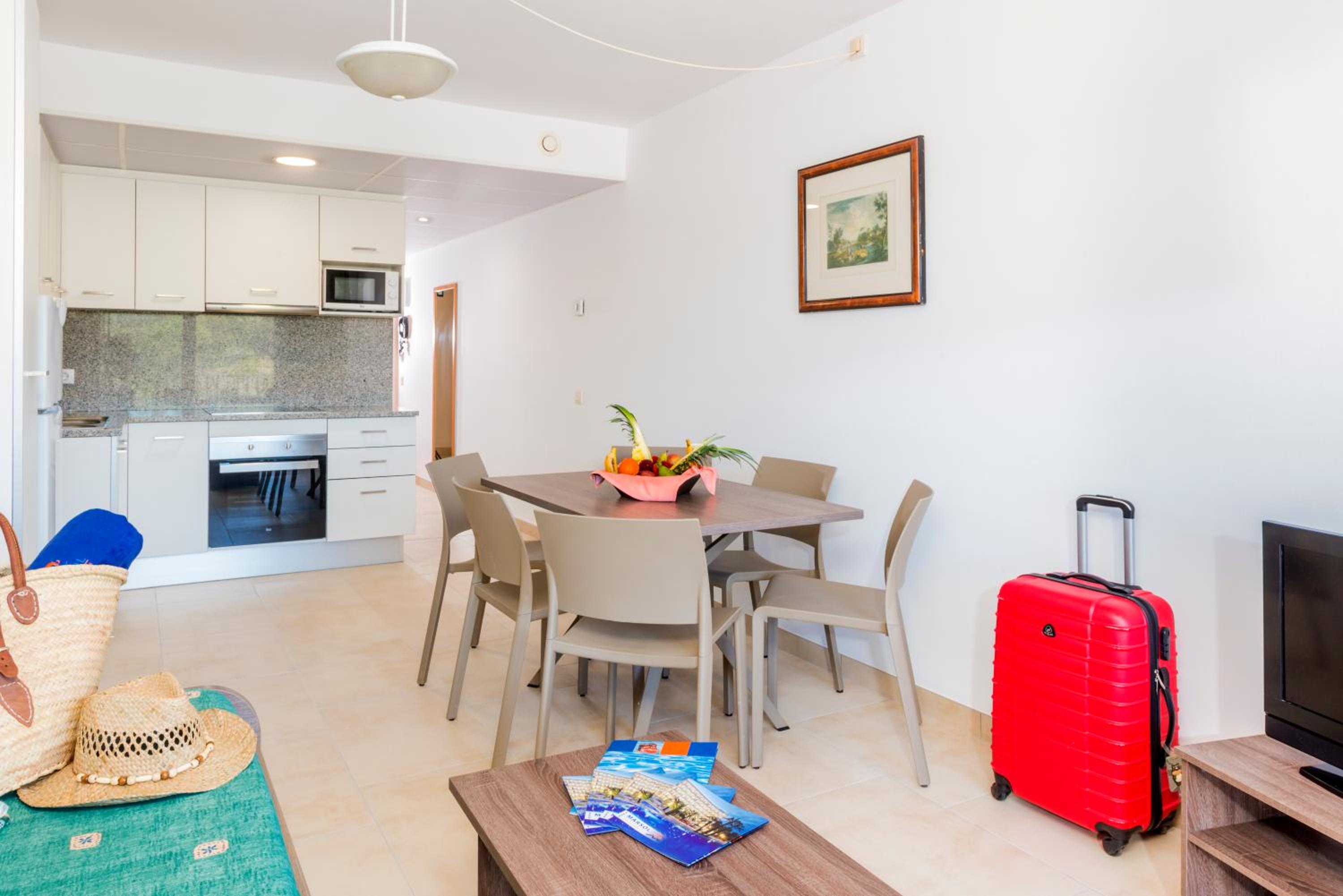 Two-Bedroom Apartment with Balcony (4-6 Adults) - Photo 11