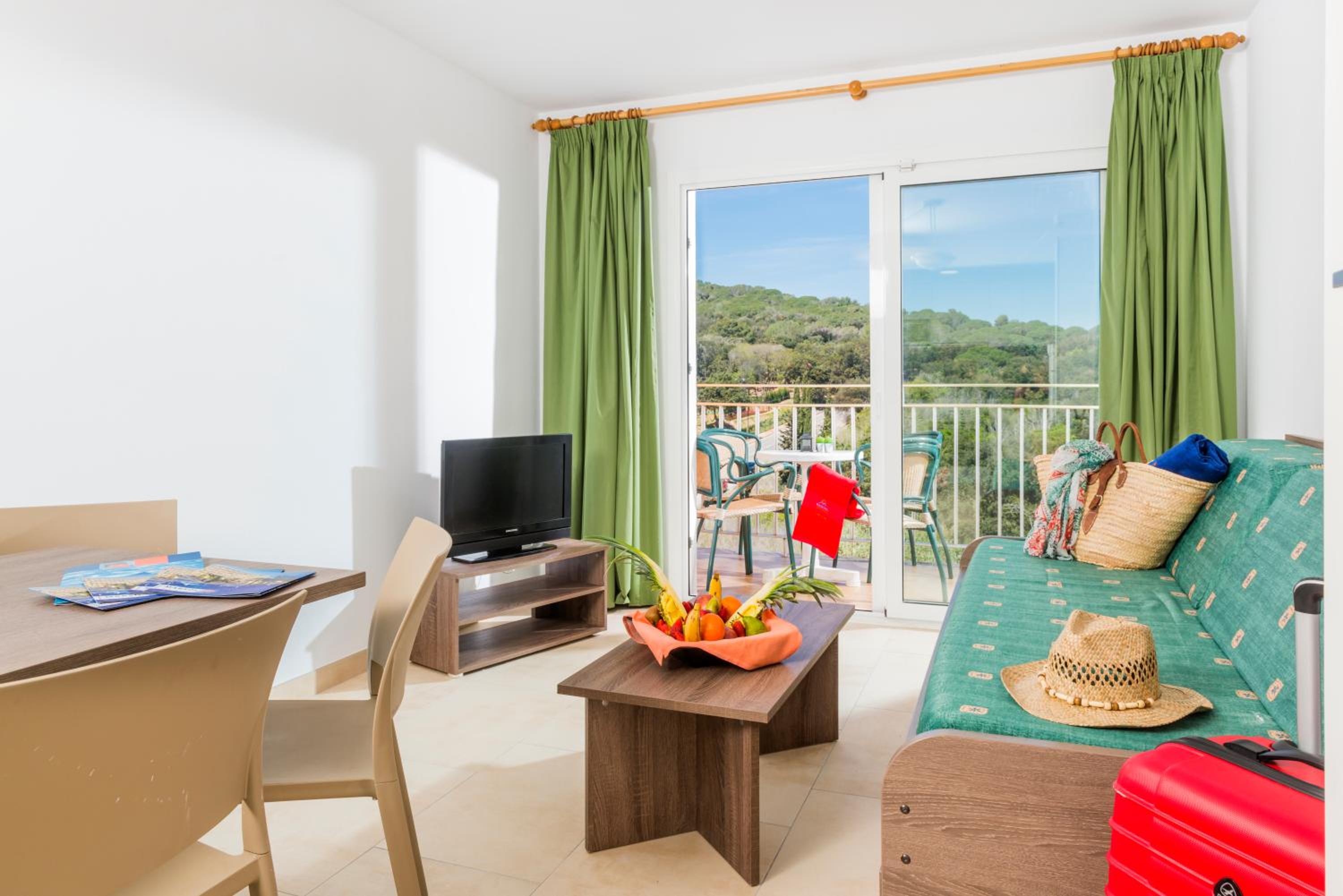 One-Bedroom Apartment with Balcony (2 - 4 Adults) - Photo 8