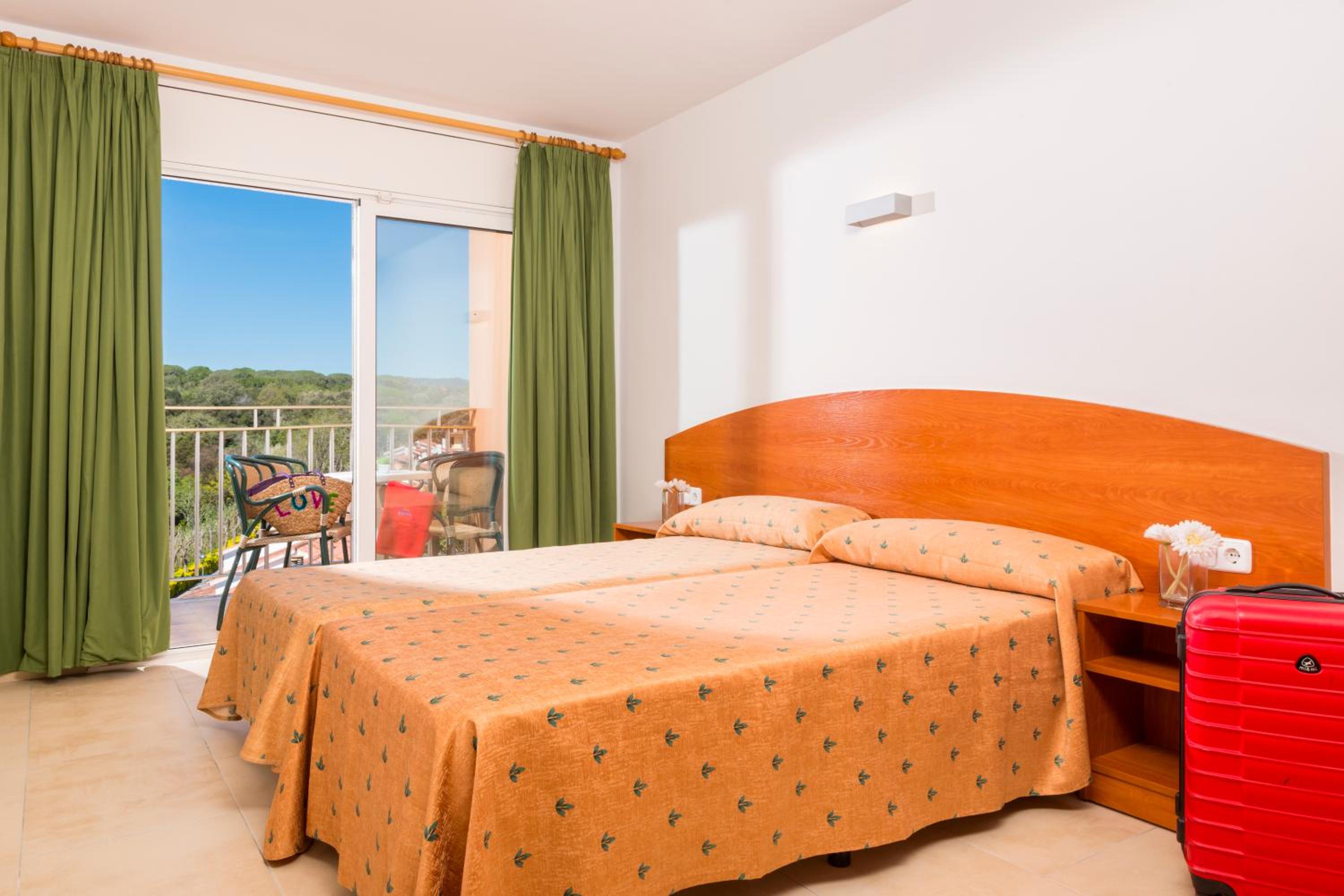 One-Bedroom Apartment with Balcony (2 - 4 Adults) - Photo 12